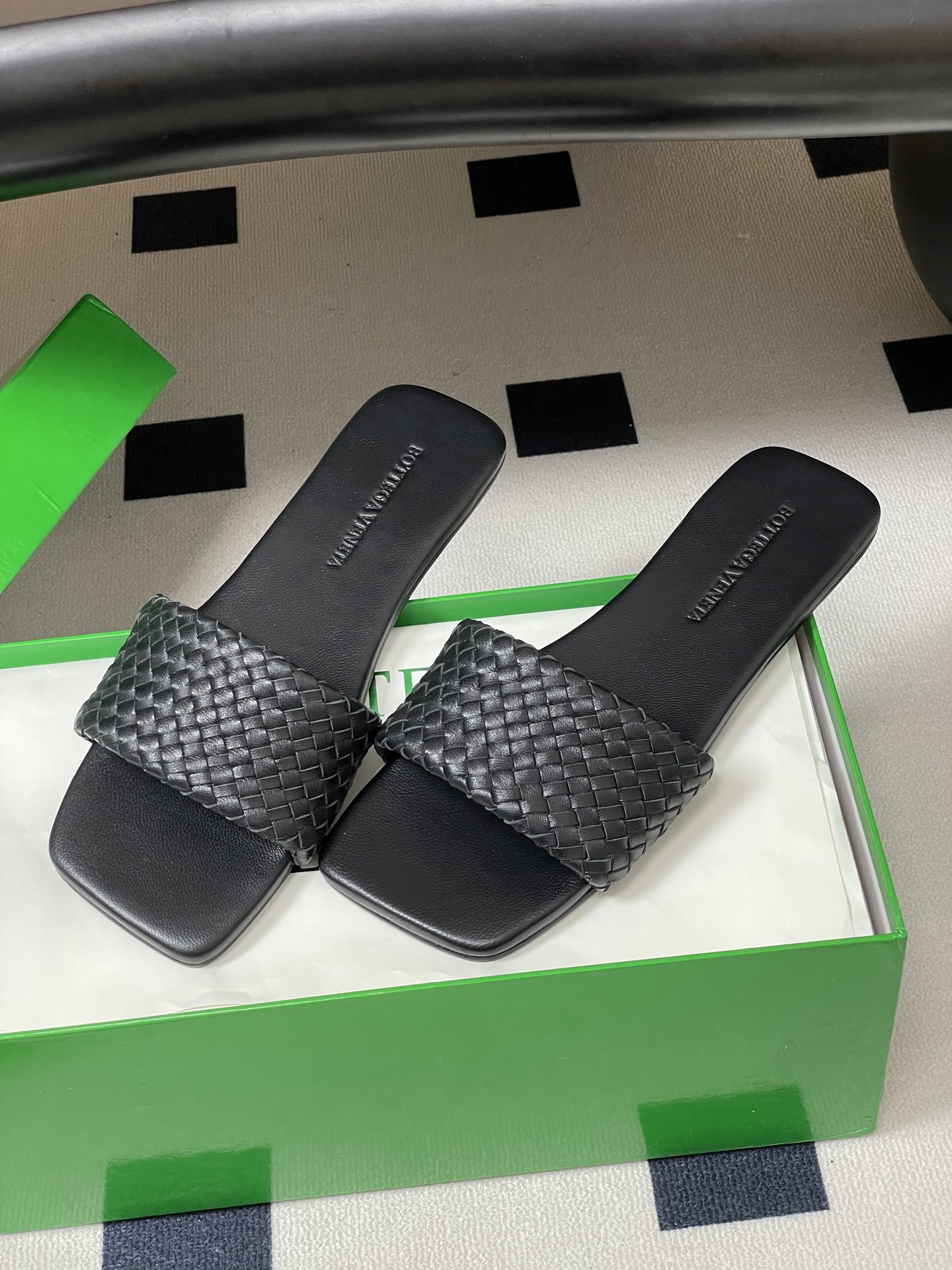 顶级品质BOTTEGA VENETA 葆蝶家 2026夏季新款 BV Palazzo拖鞋经典编织鞋面一字