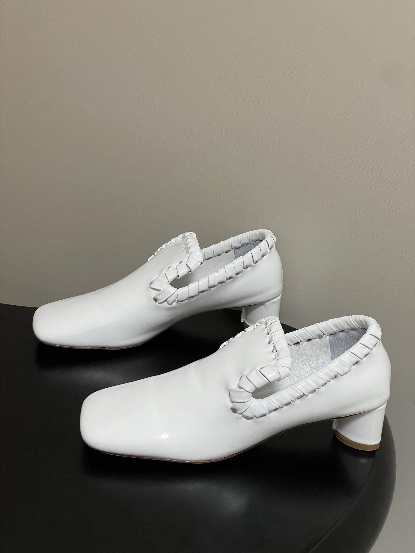 顶级品质BOTTEGA VENETA 葆蝶家 2026夏季新款 BV Sabato 高跟乐福鞋复古老钱风