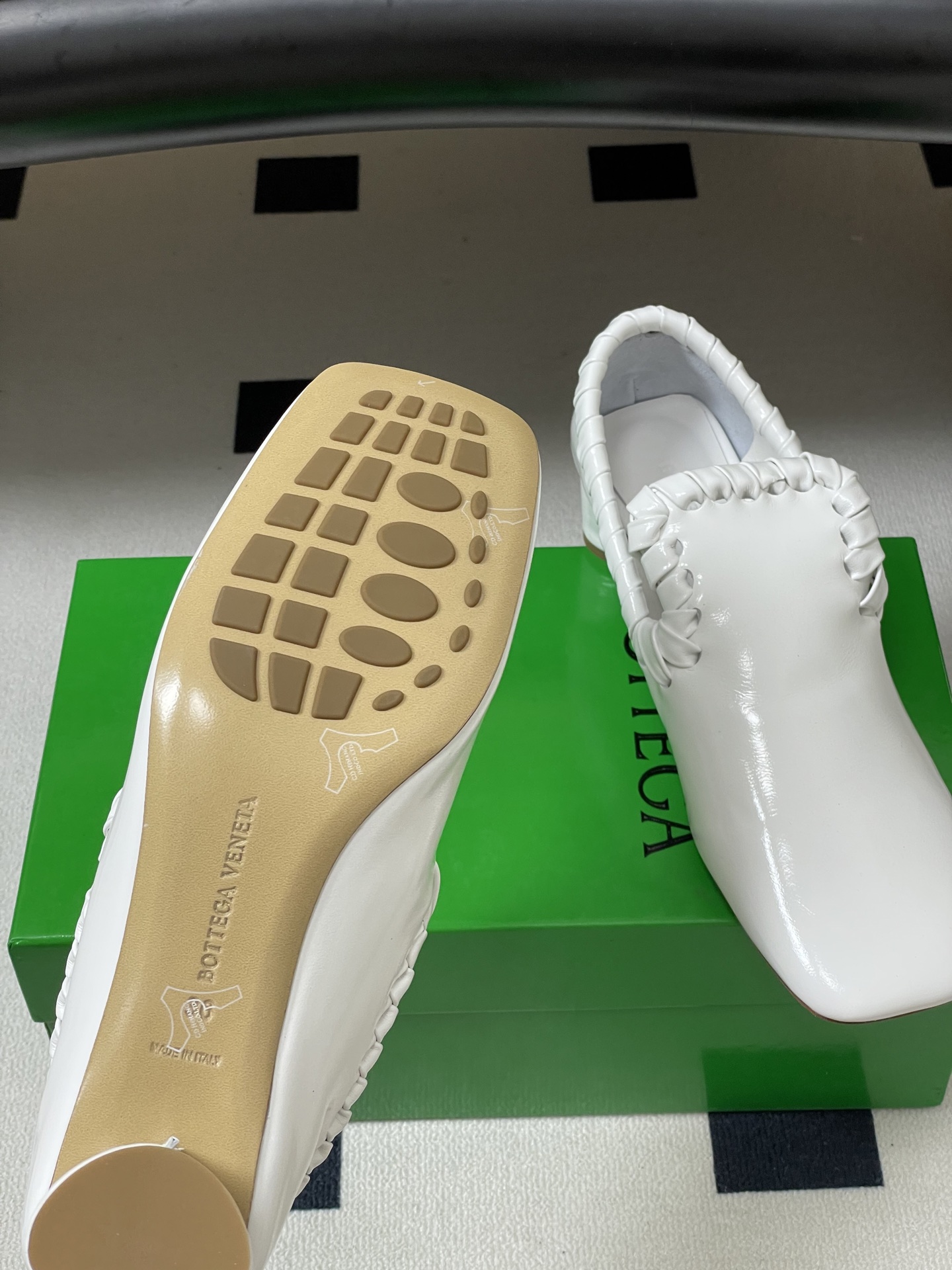 顶级品质BOTTEGA VENETA 葆蝶家 2026夏季新款 BV Sabato 高跟乐福鞋复古老钱风