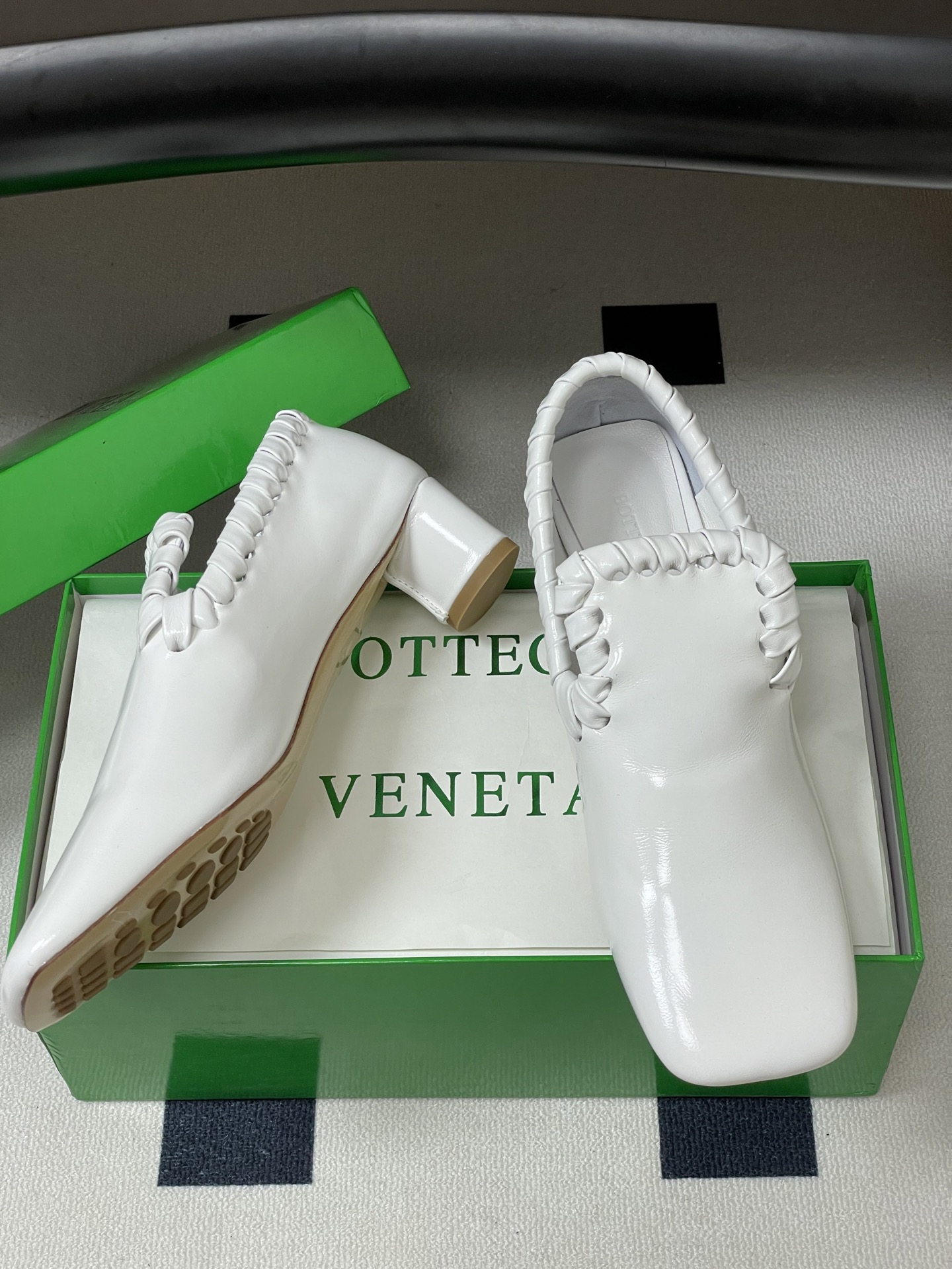 顶级品质BOTTEGA VENETA 葆蝶家 2026夏季新款 BV Sabato 高跟乐福鞋复古老钱风