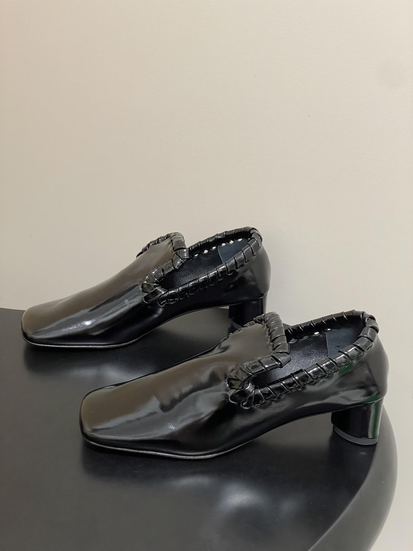 顶级品质BOTTEGA VENETA 葆蝶家 2026夏季新款 BV Sabato 高跟乐福鞋复古老钱风