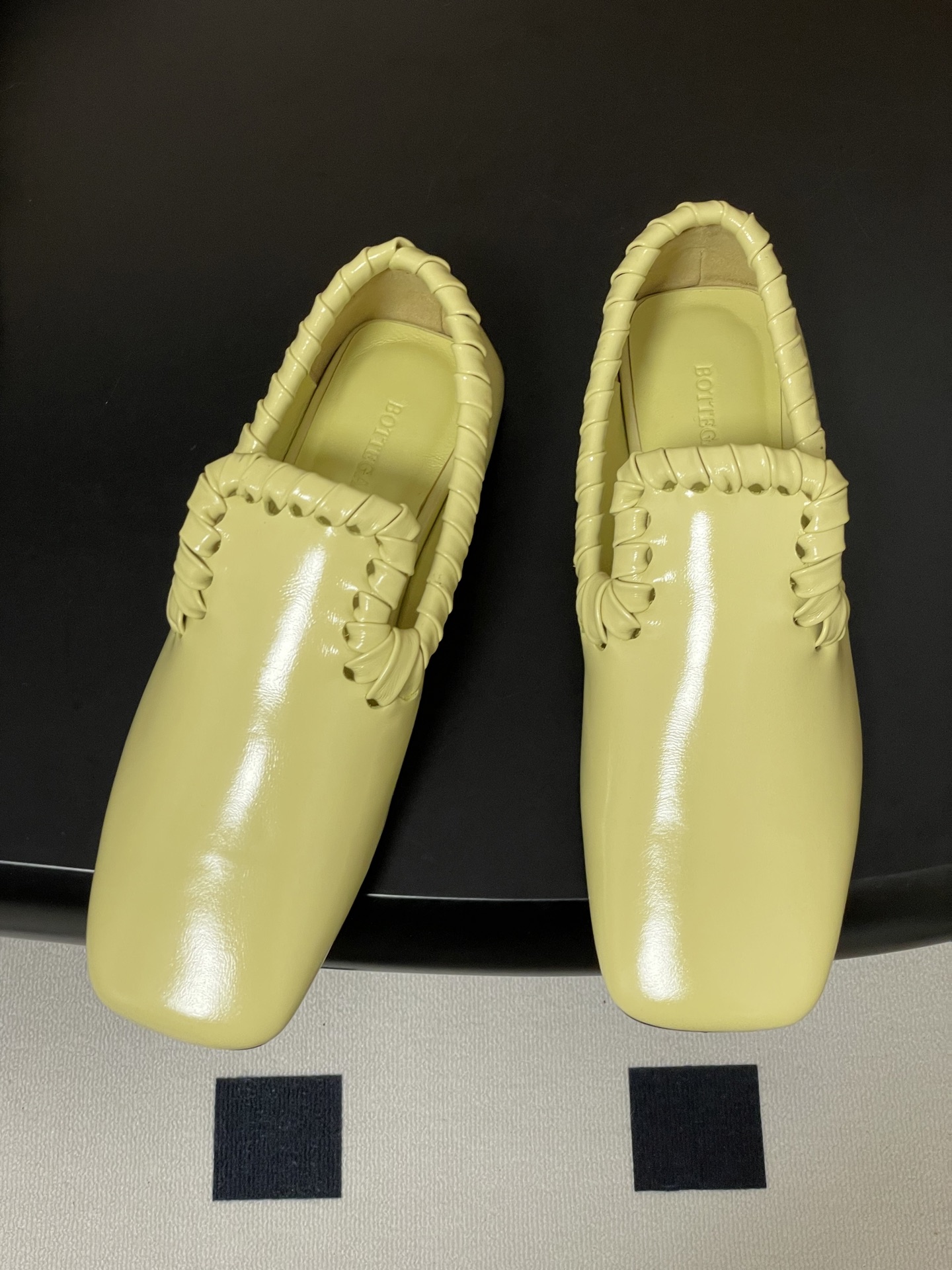 顶级品质BOTTEGA VENETA 葆蝶家 2026夏季新款 BV Sabato 平底乐福鞋复古老钱风