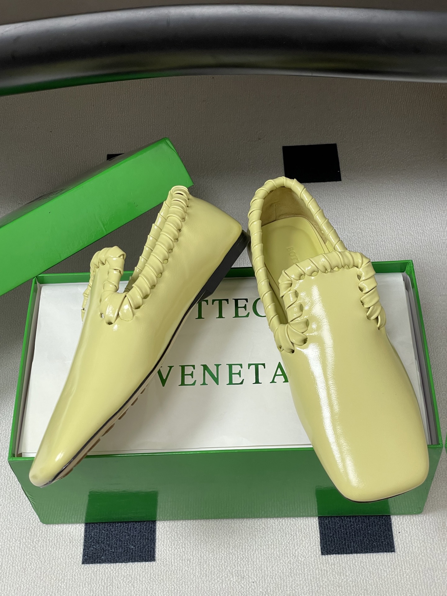 顶级品质BOTTEGA VENETA 葆蝶家 2026夏季新款 BV Sabato 平底乐福鞋复古老钱风