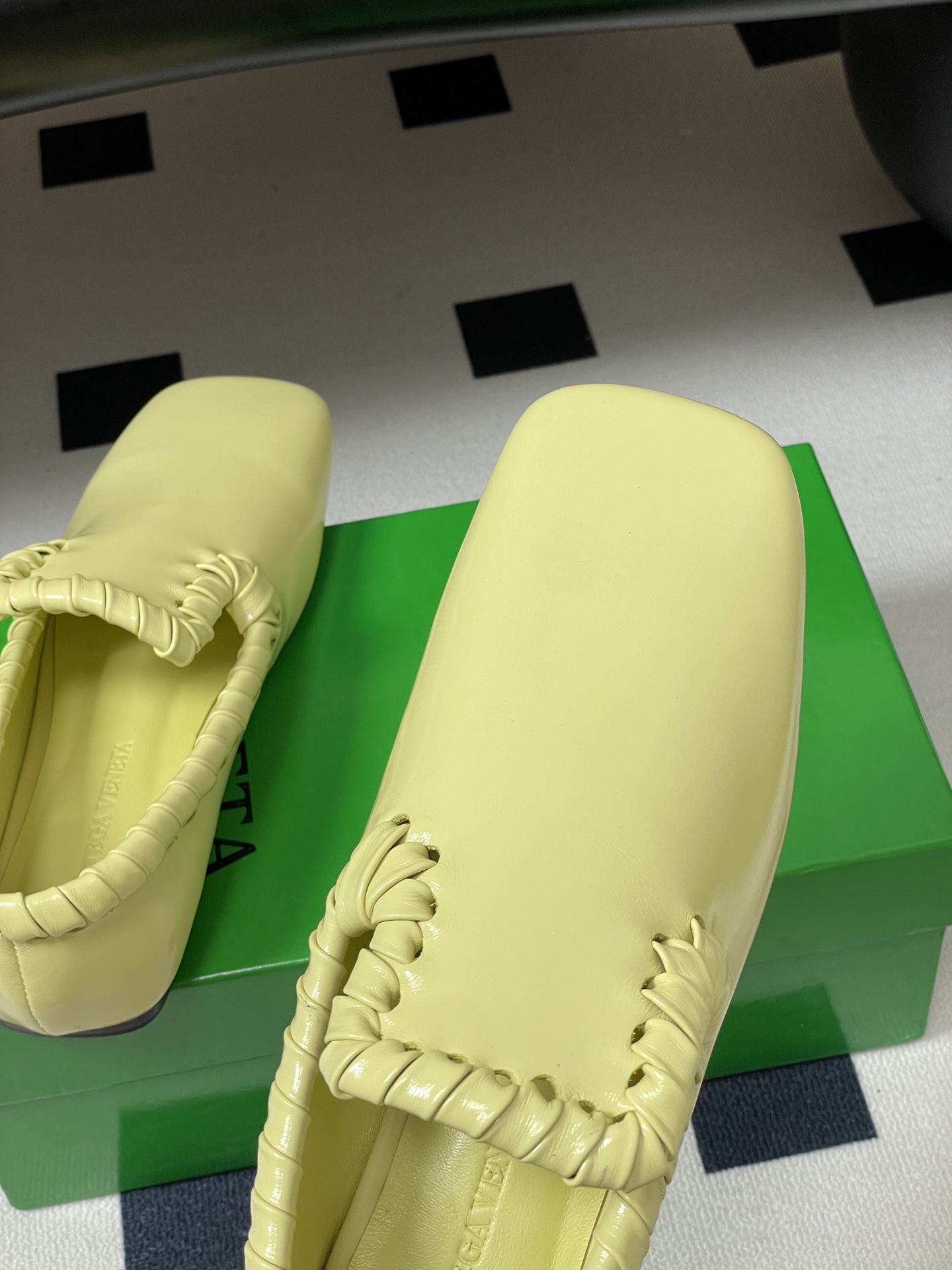 顶级品质BOTTEGA VENETA 葆蝶家 2026夏季新款 BV Sabato 平底乐福鞋复古老钱风
