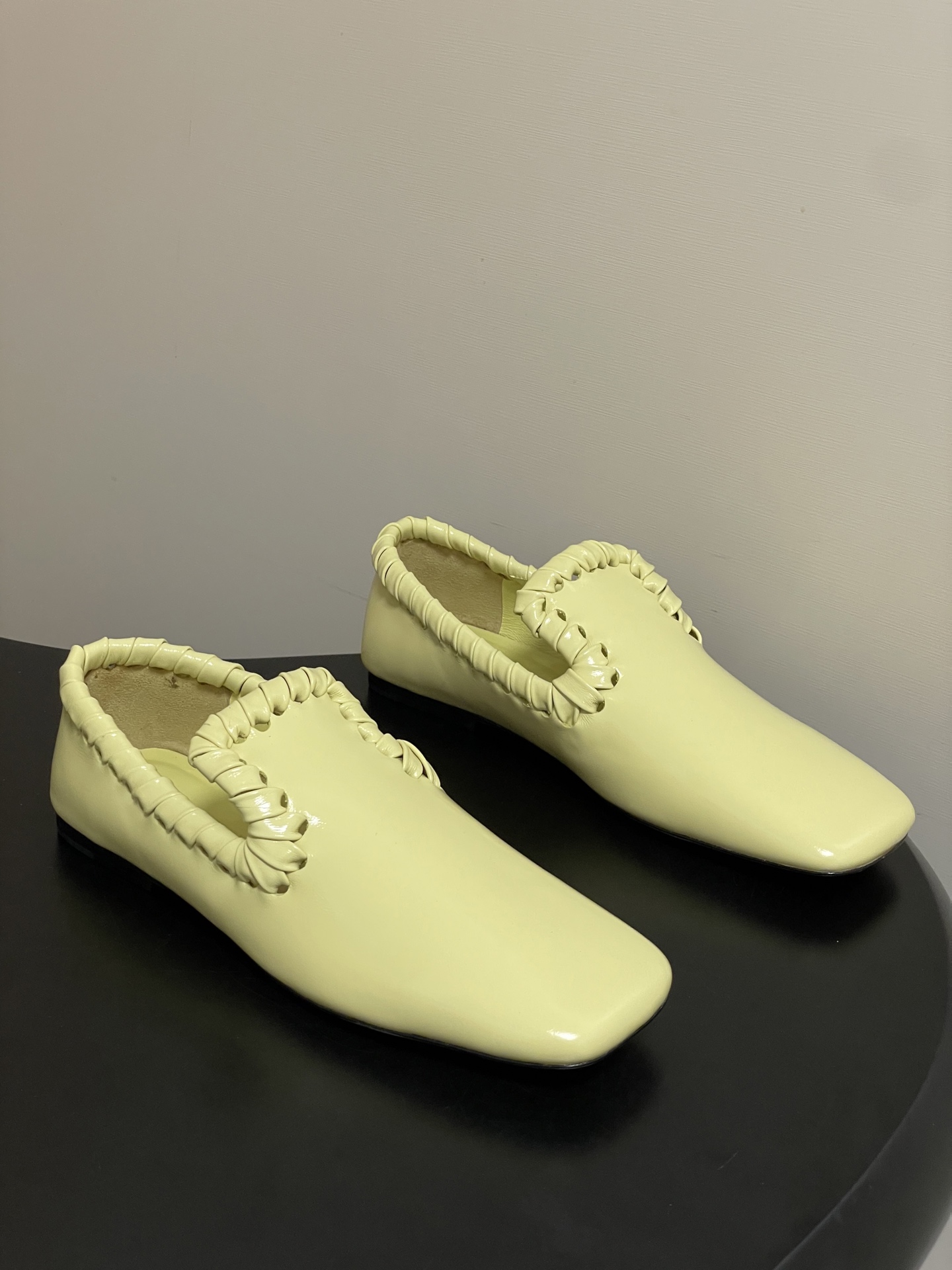 顶级品质BOTTEGA VENETA 葆蝶家 2026夏季新款 BV Sabato 平底乐福鞋复古老钱风