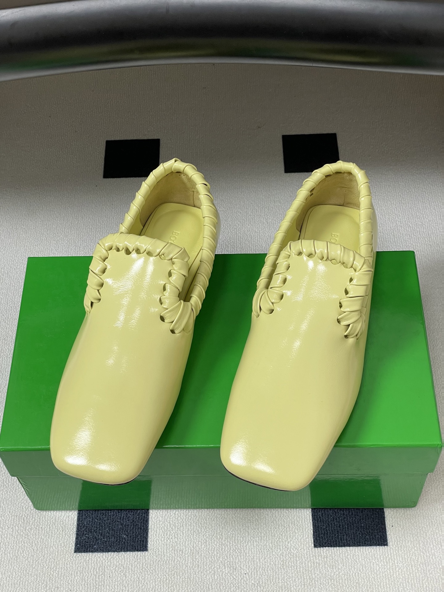 顶级品质BOTTEGA VENETA 葆蝶家 2026夏季新款 BV Sabato 平底乐福鞋复古老钱风