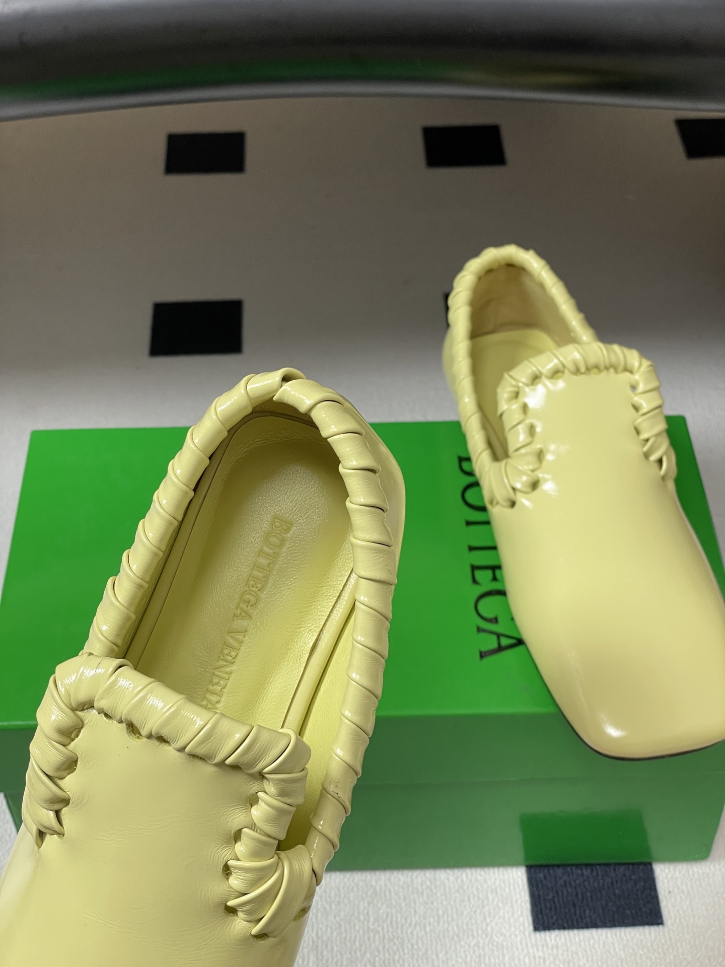 顶级品质BOTTEGA VENETA 葆蝶家 2026夏季新款 BV Sabato 平底乐福鞋复古老钱风