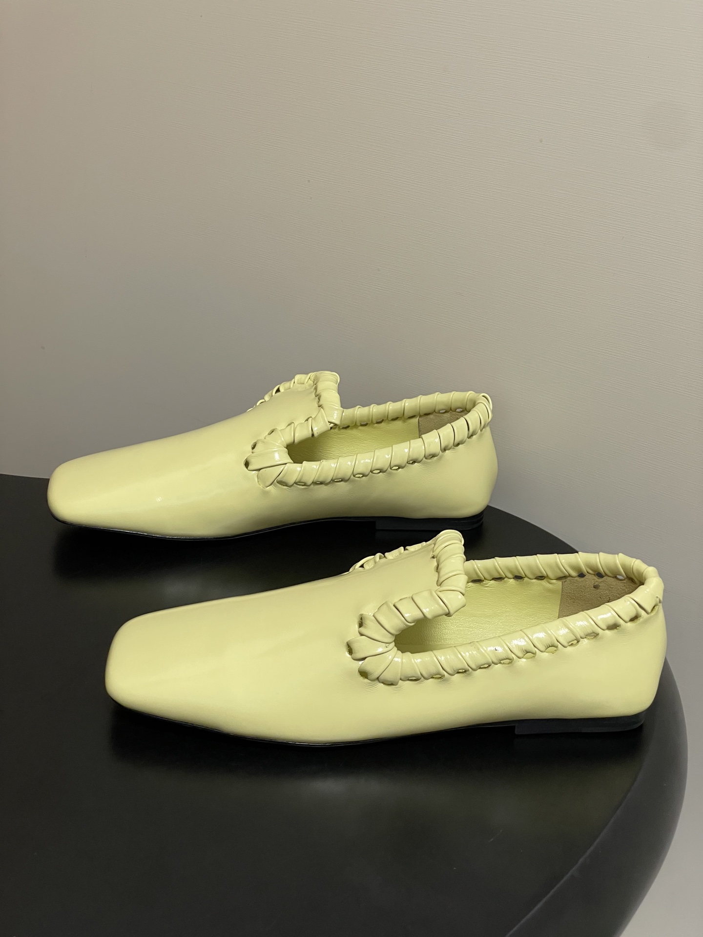 顶级品质BOTTEGA VENETA 葆蝶家 2026夏季新款 BV Sabato 平底乐福鞋复古老钱风