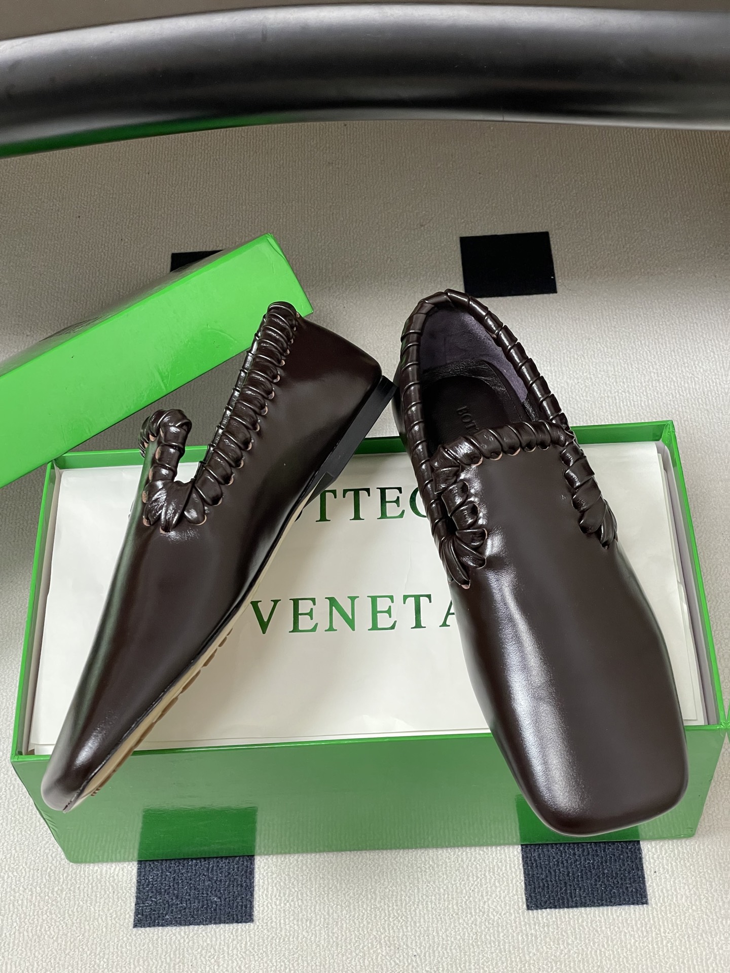 顶级品质BOTTEGA VENETA 葆蝶家 2026夏季新款 BV Sabato 平底乐福鞋复古老钱风
