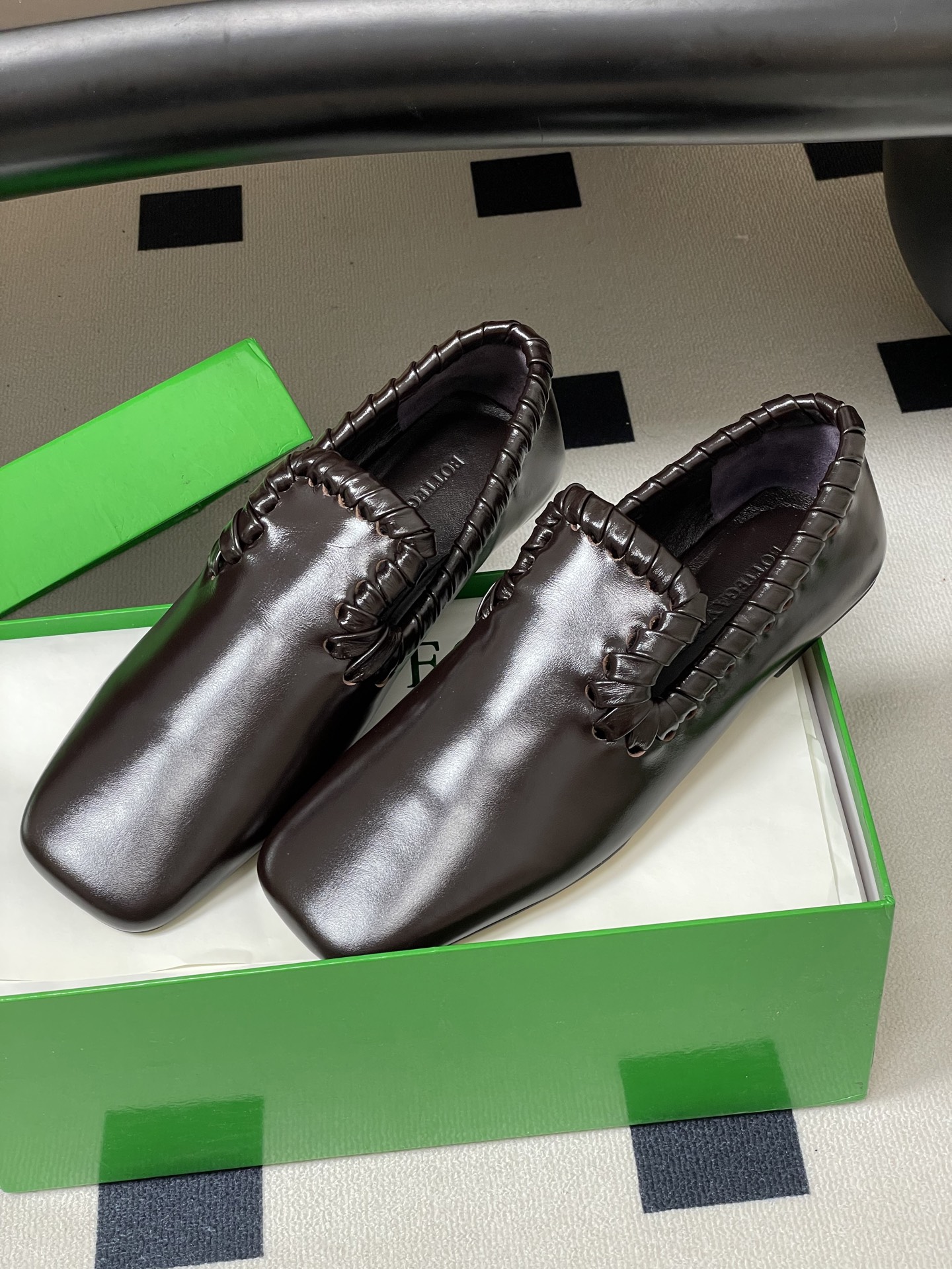 顶级品质BOTTEGA VENETA 葆蝶家 2026夏季新款 BV Sabato 平底乐福鞋复古老钱风
