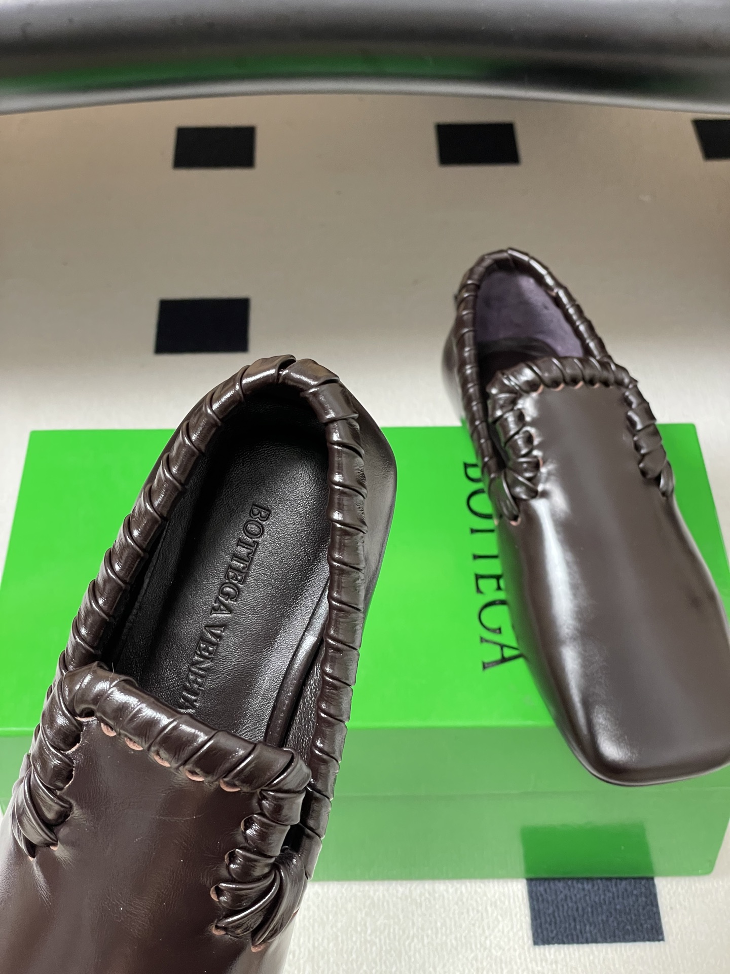 顶级品质BOTTEGA VENETA 葆蝶家 2026夏季新款 BV Sabato 平底乐福鞋复古老钱风