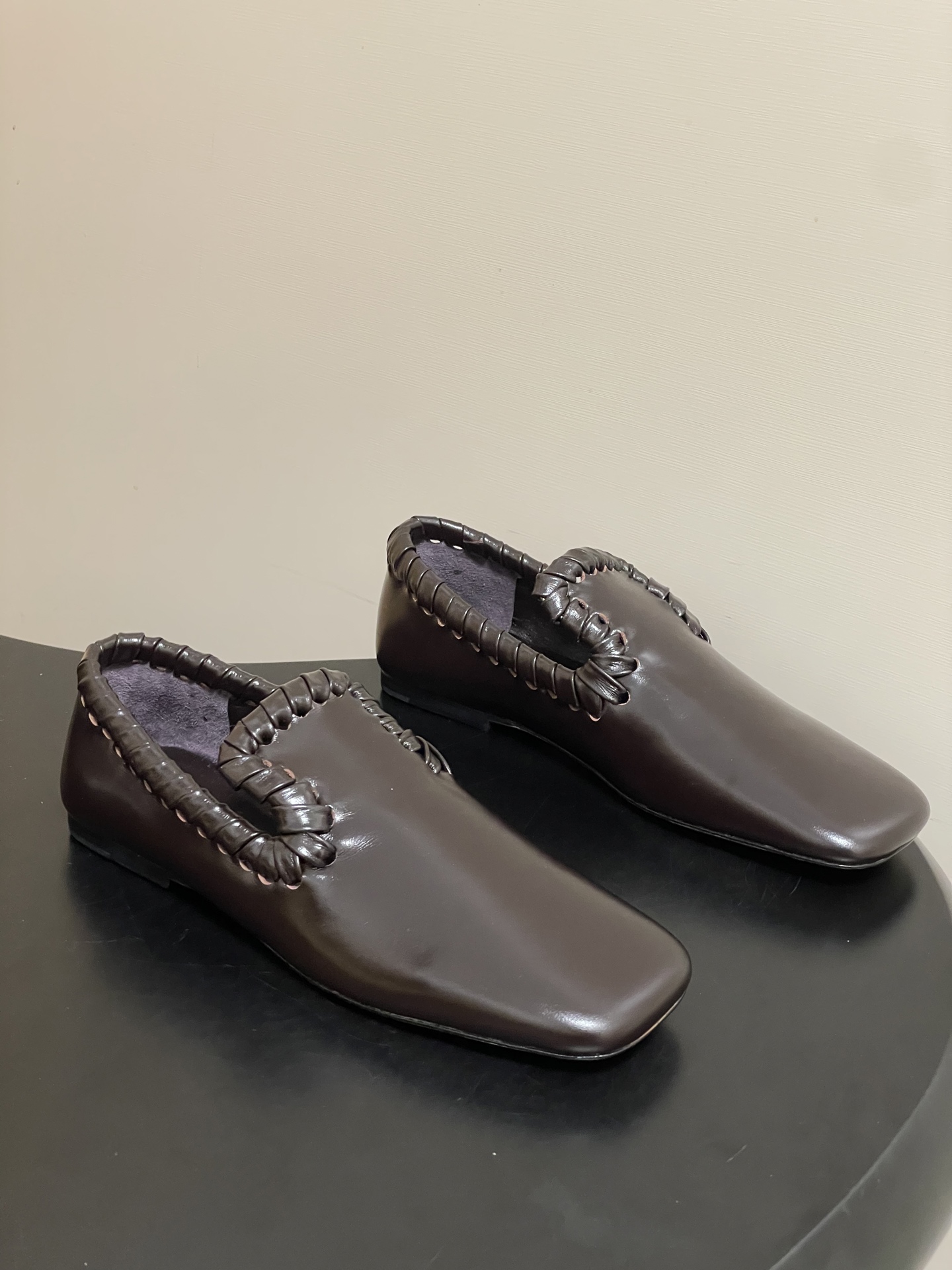 顶级品质BOTTEGA VENETA 葆蝶家 2026夏季新款 BV Sabato 平底乐福鞋复古老钱风