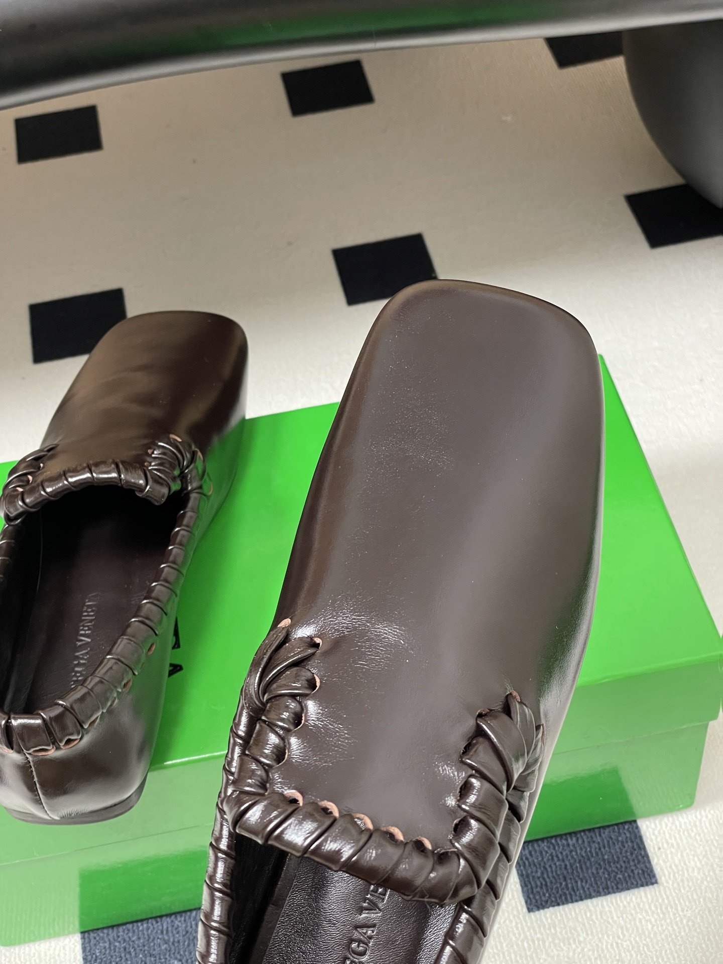 顶级品质BOTTEGA VENETA 葆蝶家 2026夏季新款 BV Sabato 平底乐福鞋复古老钱风