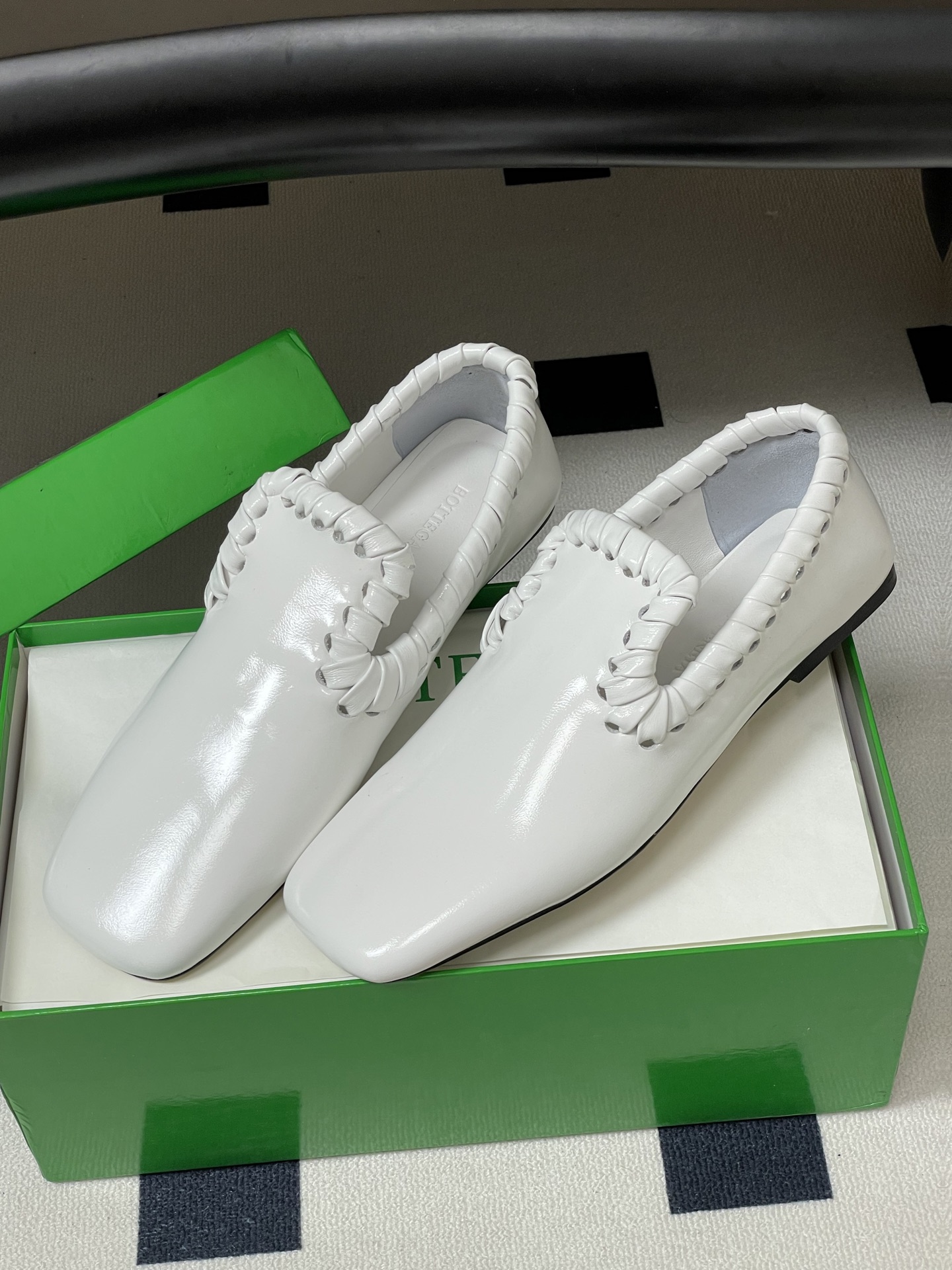 顶级品质BOTTEGA VENETA 葆蝶家 2026夏季新款 BV Sabato 平底乐福鞋复古老钱风
