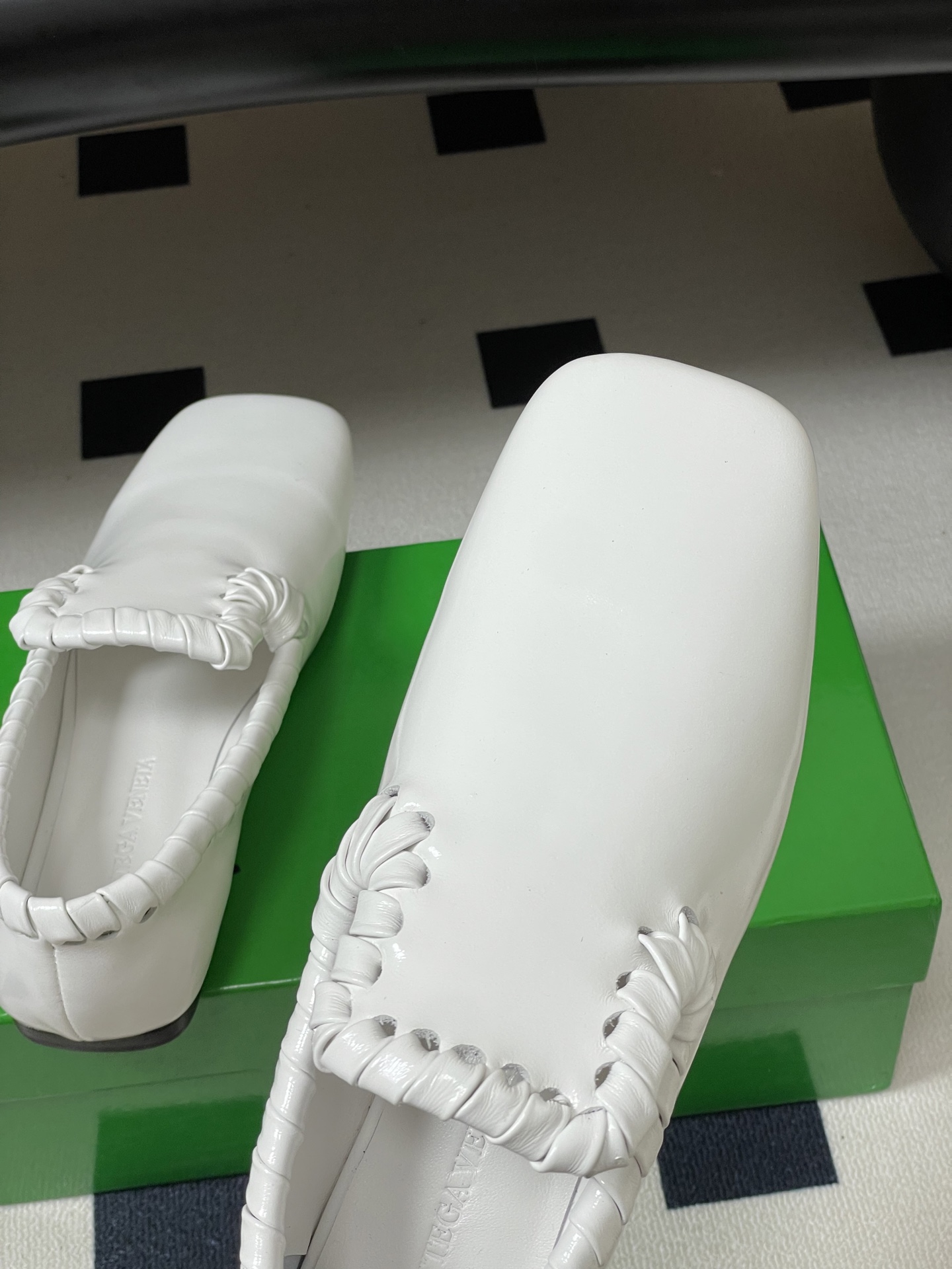 顶级品质BOTTEGA VENETA 葆蝶家 2026夏季新款 BV Sabato 平底乐福鞋复古老钱风