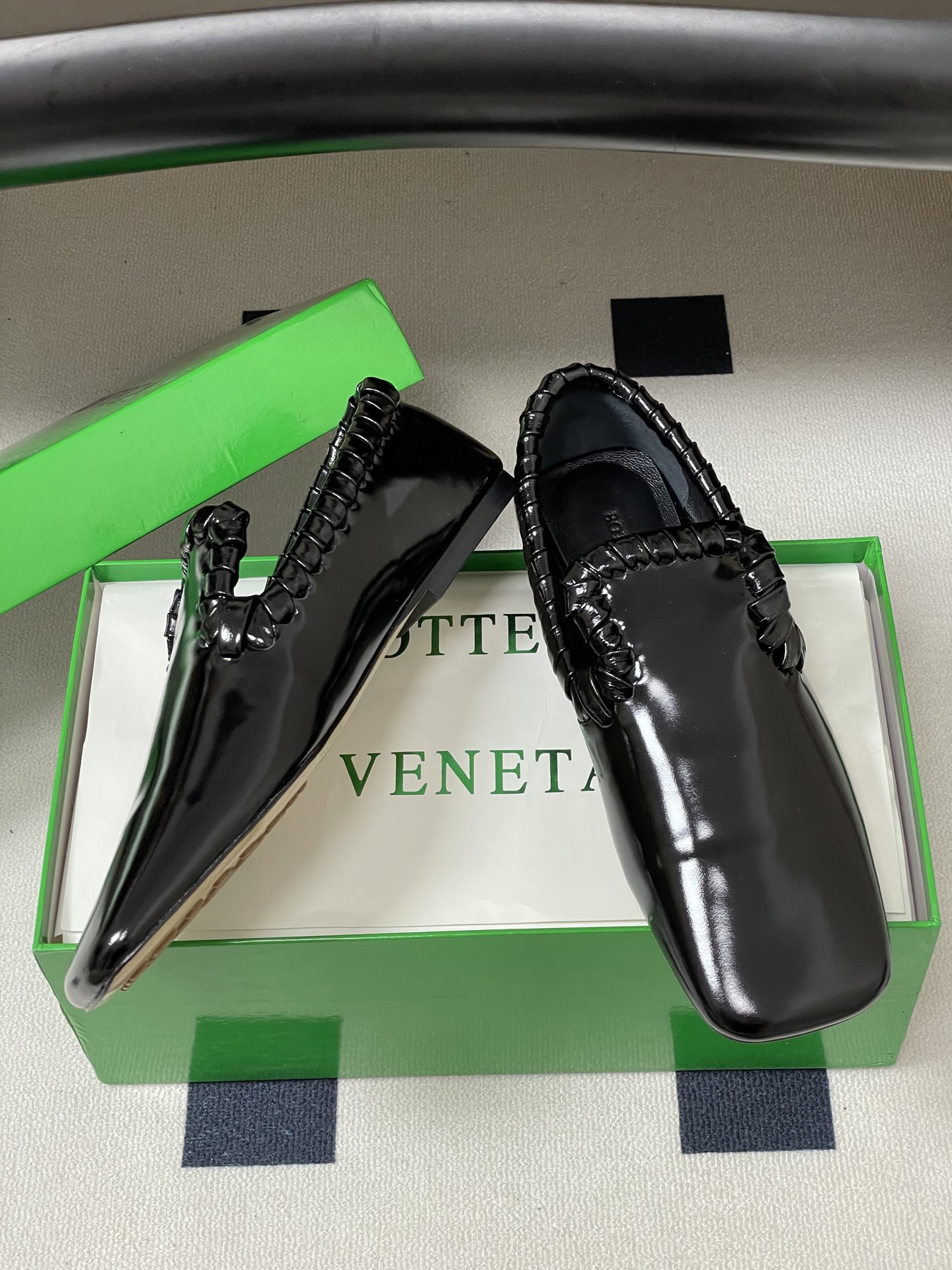 顶级品质BOTTEGA VENETA 葆蝶家 2026夏季新款 BV Sabato 平底乐福鞋复古老钱风