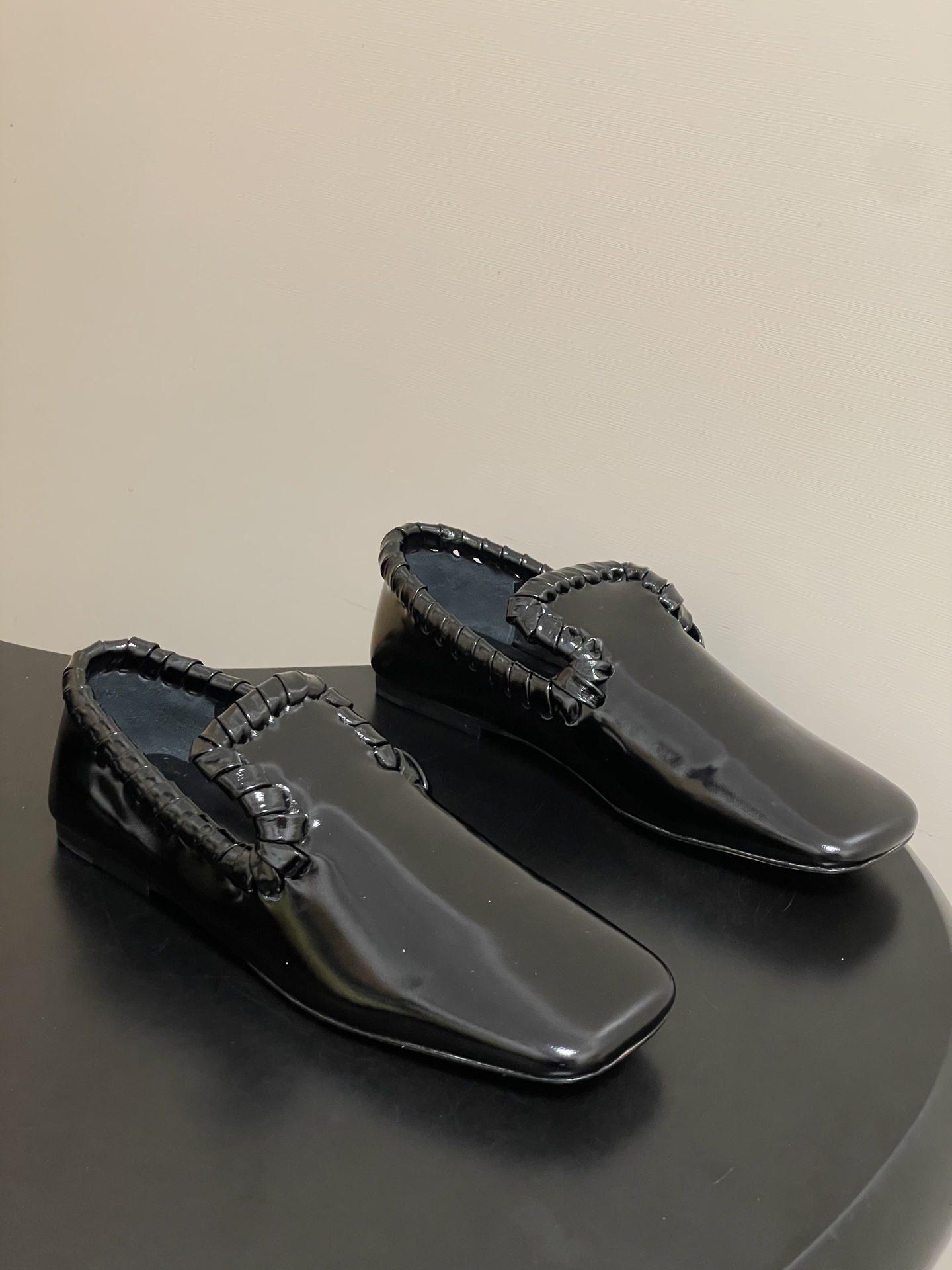 顶级品质BOTTEGA VENETA 葆蝶家 2026夏季新款 BV Sabato 平底乐福鞋复古老钱风