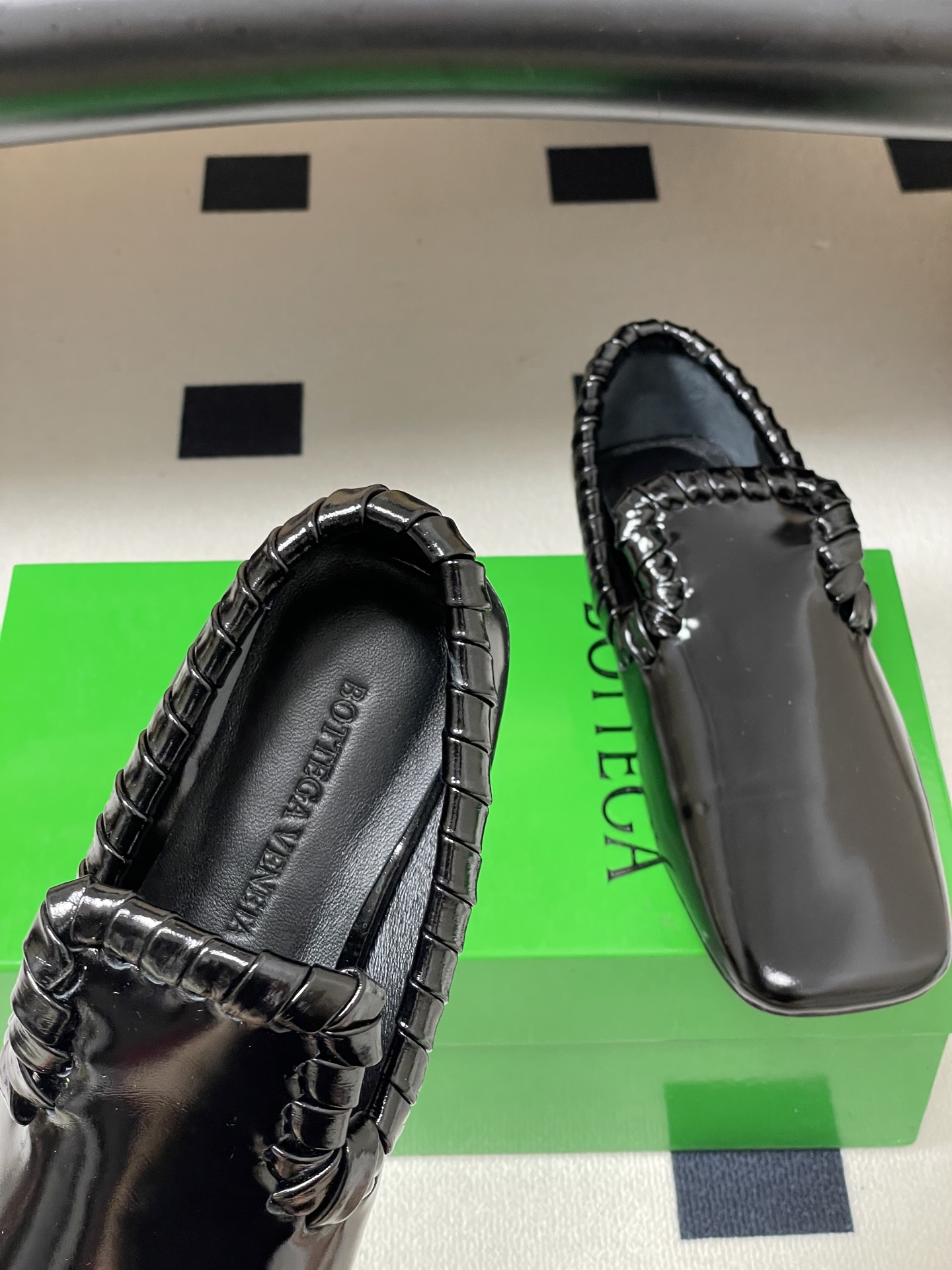 顶级品质BOTTEGA VENETA 葆蝶家 2026夏季新款 BV Sabato 平底乐福鞋复古老钱风