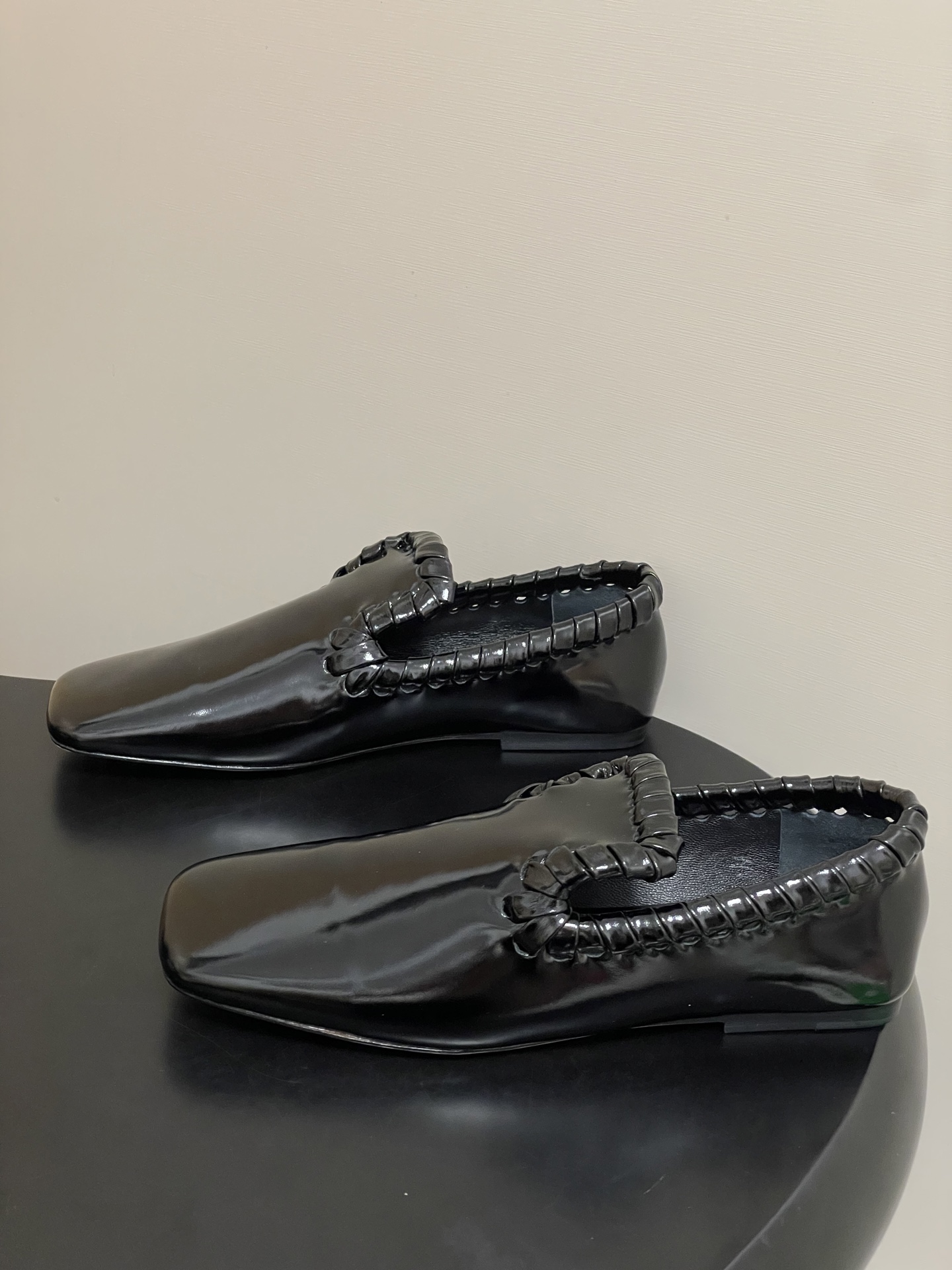 顶级品质BOTTEGA VENETA 葆蝶家 2026夏季新款 BV Sabato 平底乐福鞋复古老钱风