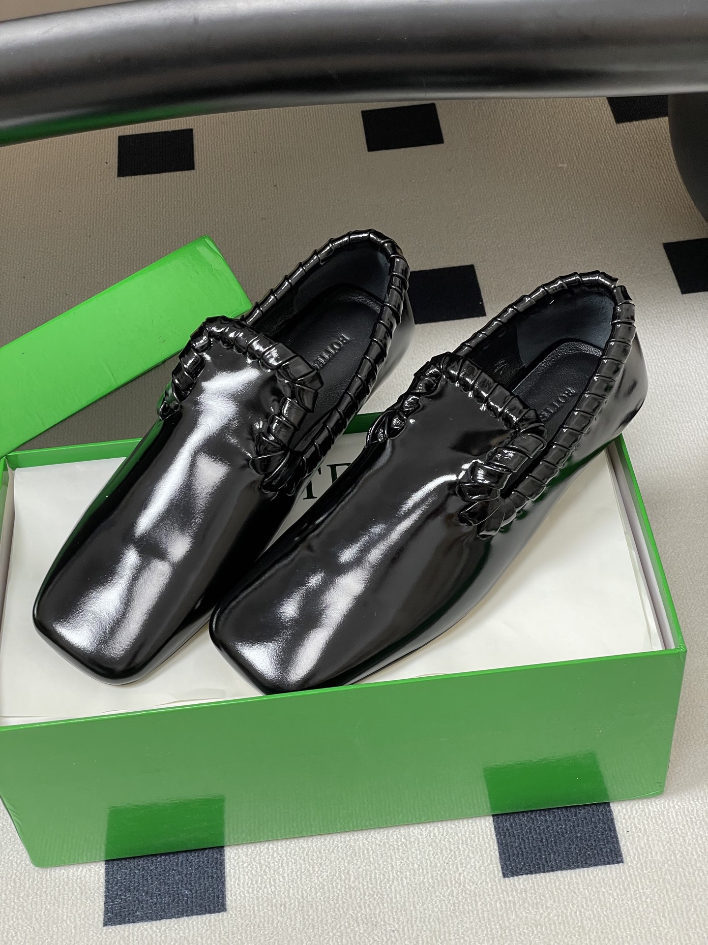 顶级品质BOTTEGA VENETA 葆蝶家 2026夏季新款 BV Sabato 平底乐福鞋复古老钱风