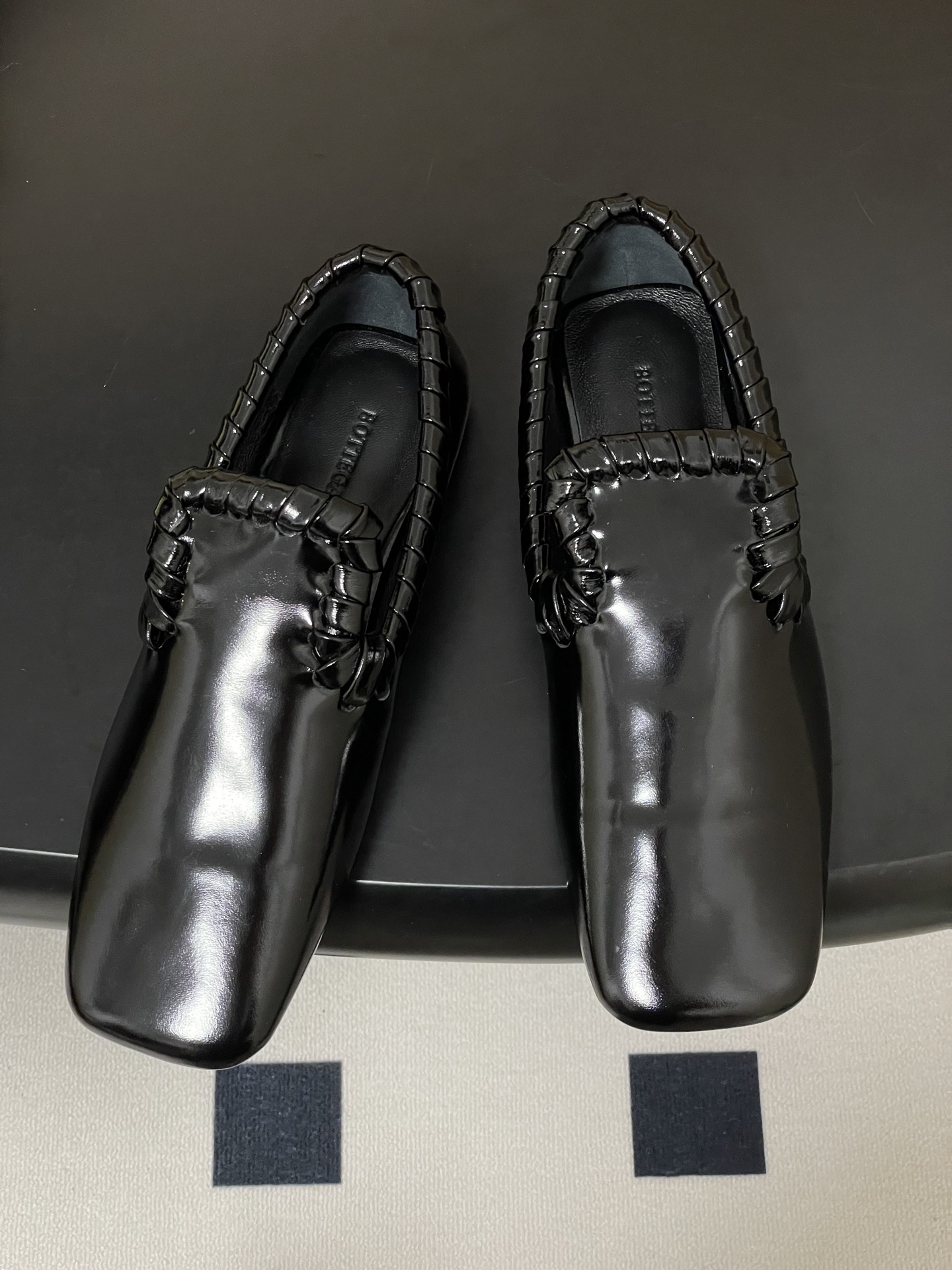 顶级品质BOTTEGA VENETA 葆蝶家 2026夏季新款 BV Sabato 平底乐福鞋复古老钱风