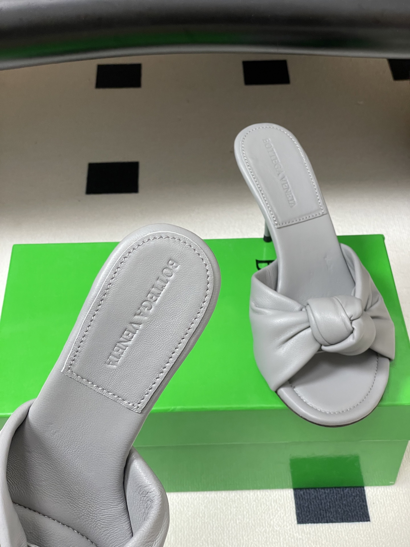 顶级品质BOTTEGA VENETA 葆蝶家 2026夏季新款 BV Cherry打结穆勒拖鞋系列细高跟