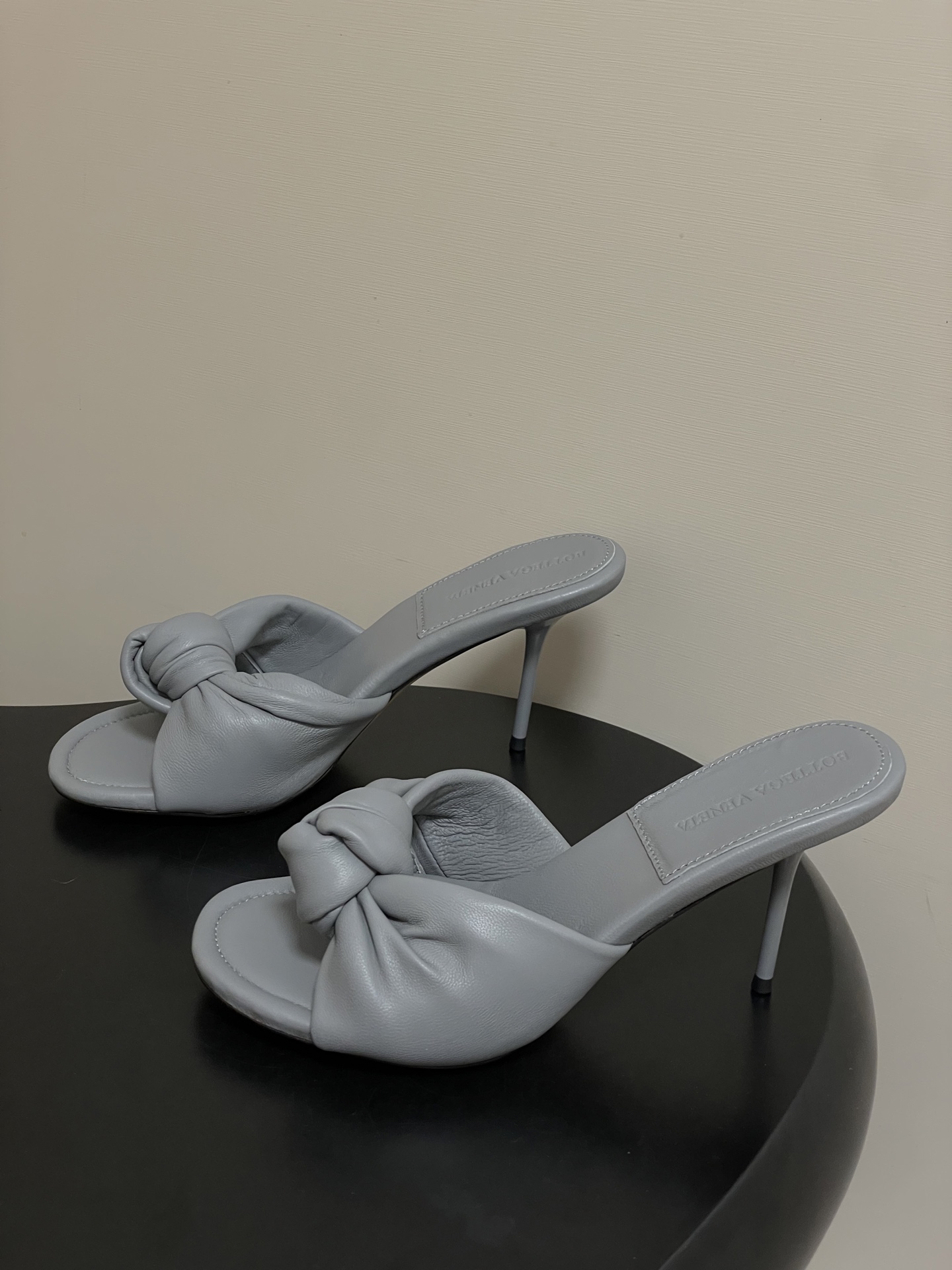 顶级品质BOTTEGA VENETA 葆蝶家 2026夏季新款 BV Cherry打结穆勒拖鞋系列细高跟