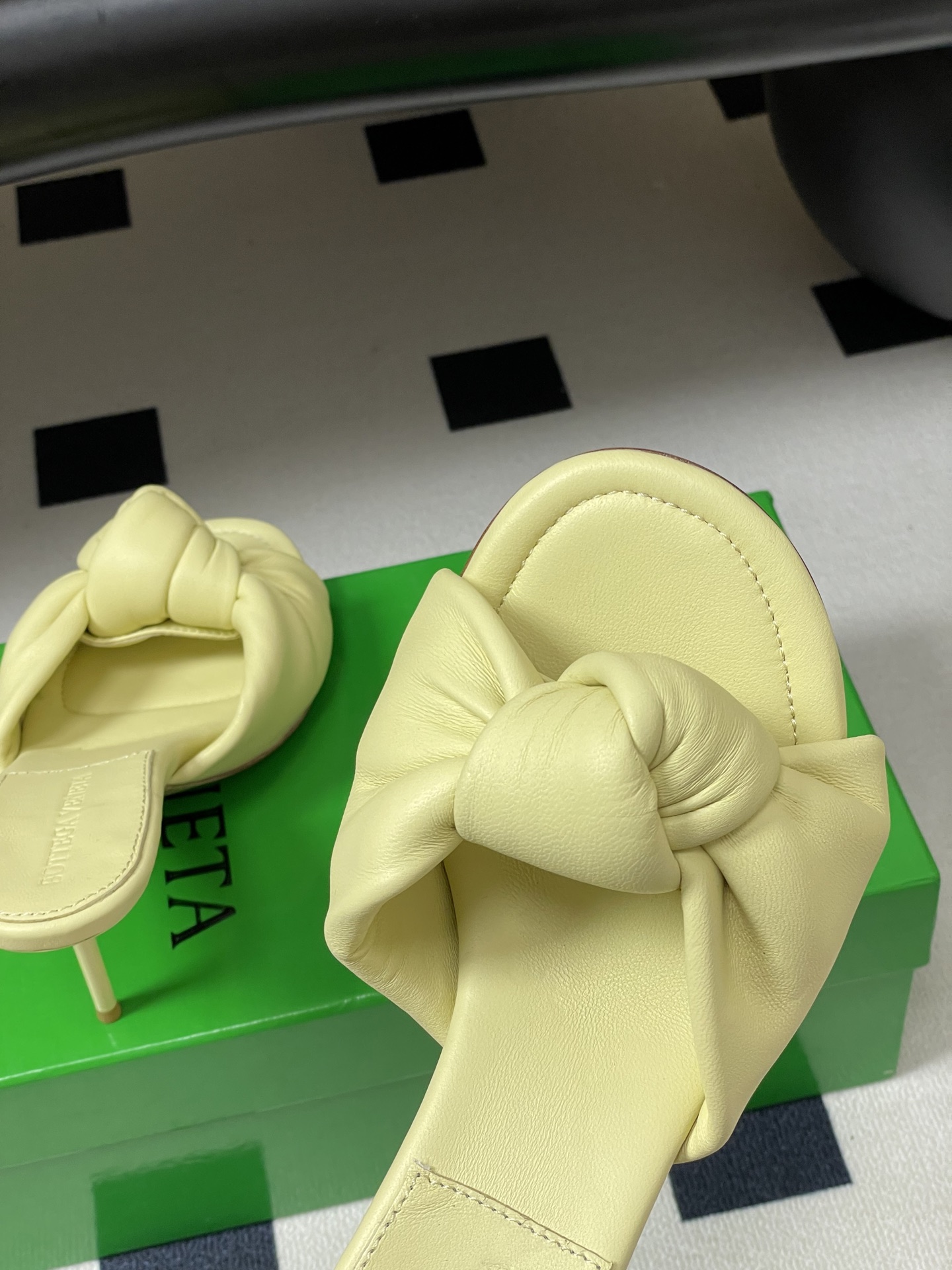 顶级品质BOTTEGA VENETA 葆蝶家 2026夏季新款 BV Cherry打结穆勒拖鞋系列细高跟