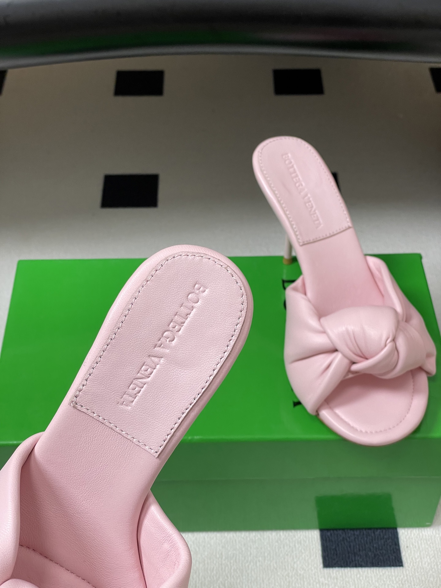 顶级品质BOTTEGA VENETA 葆蝶家 2026夏季新款 BV Cherry打结穆勒拖鞋系列细高跟