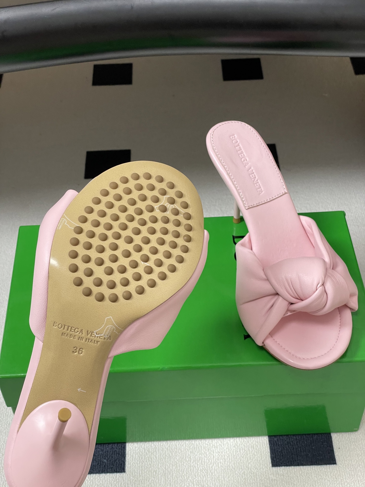 顶级品质BOTTEGA VENETA 葆蝶家 2026夏季新款 BV Cherry打结穆勒拖鞋系列细高跟