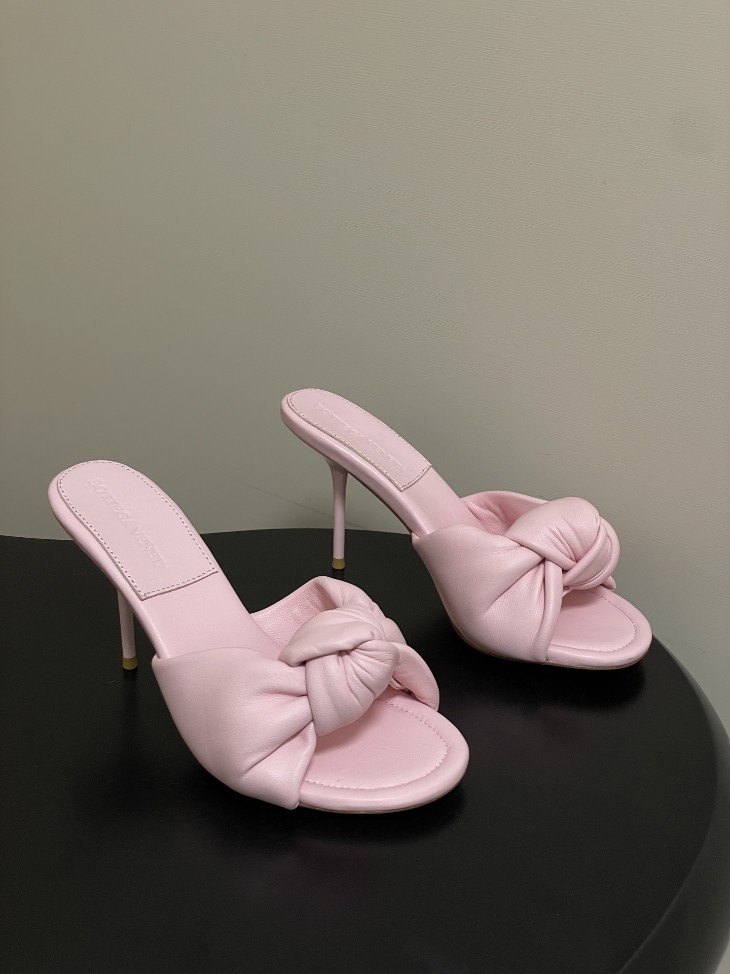 顶级品质BOTTEGA VENETA 葆蝶家 2026夏季新款 BV Cherry打结穆勒拖鞋系列细高跟