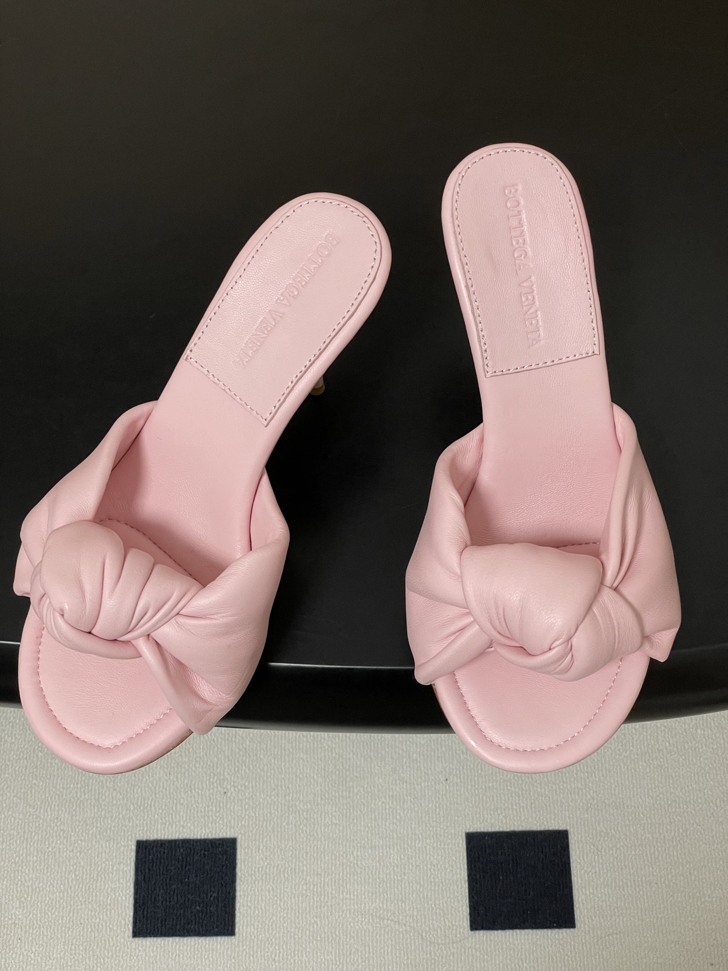 顶级品质BOTTEGA VENETA 葆蝶家 2026夏季新款 BV Cherry打结穆勒拖鞋系列细高跟