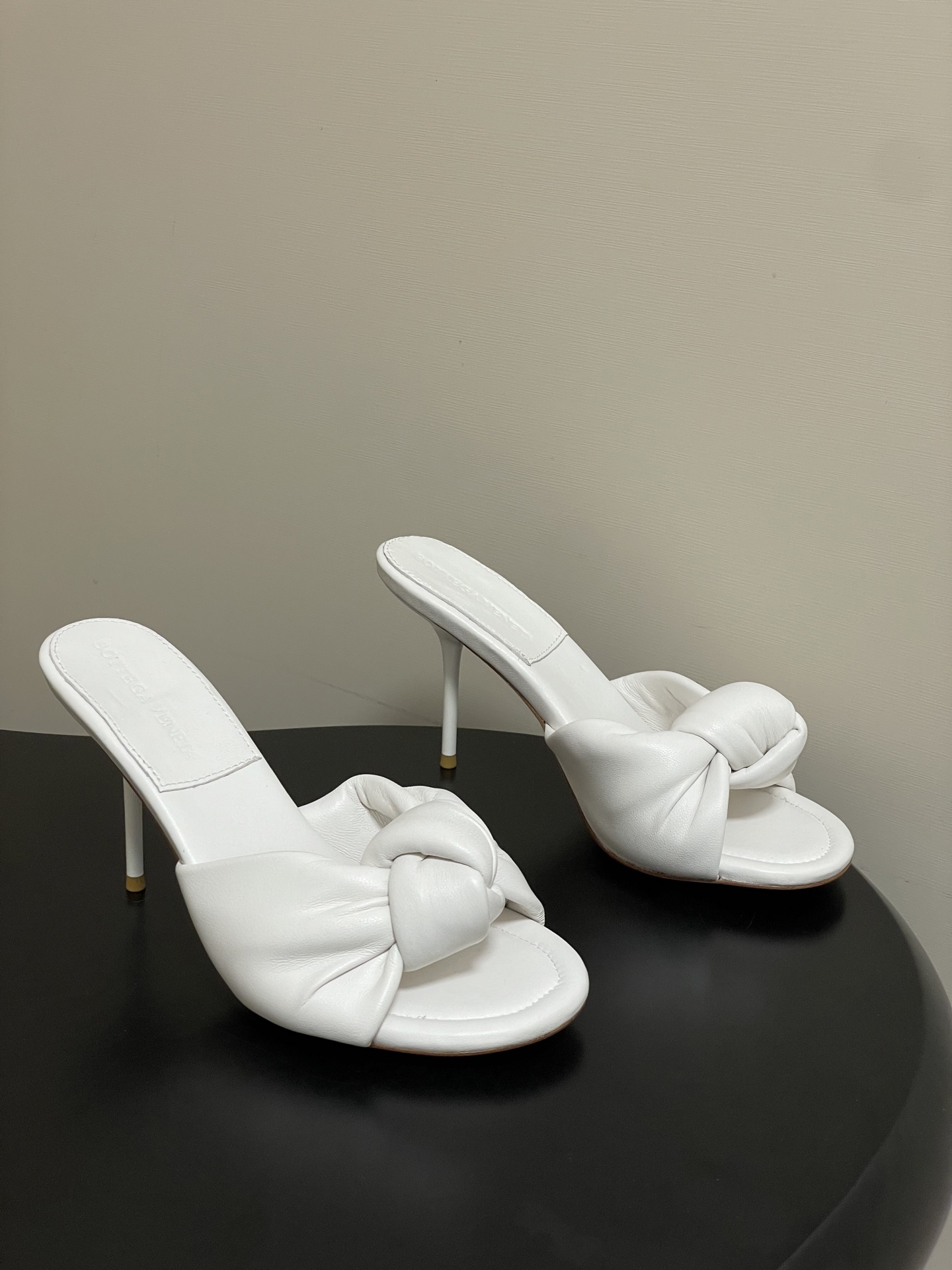 顶级品质BOTTEGA VENETA 葆蝶家 2026夏季新款 BV Cherry打结穆勒拖鞋系列细高跟