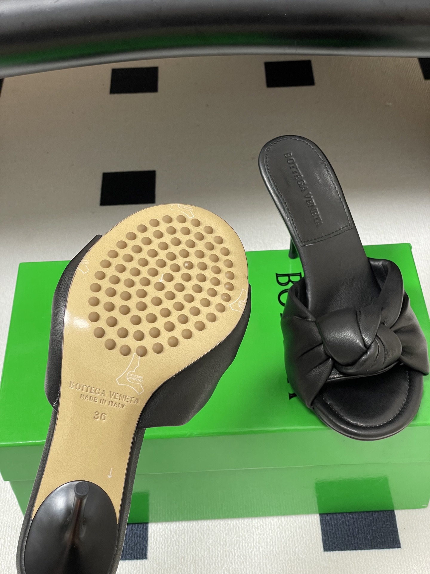 顶级品质BOTTEGA VENETA 葆蝶家 2026夏季新款 BV Cherry打结穆勒拖鞋系列细高跟