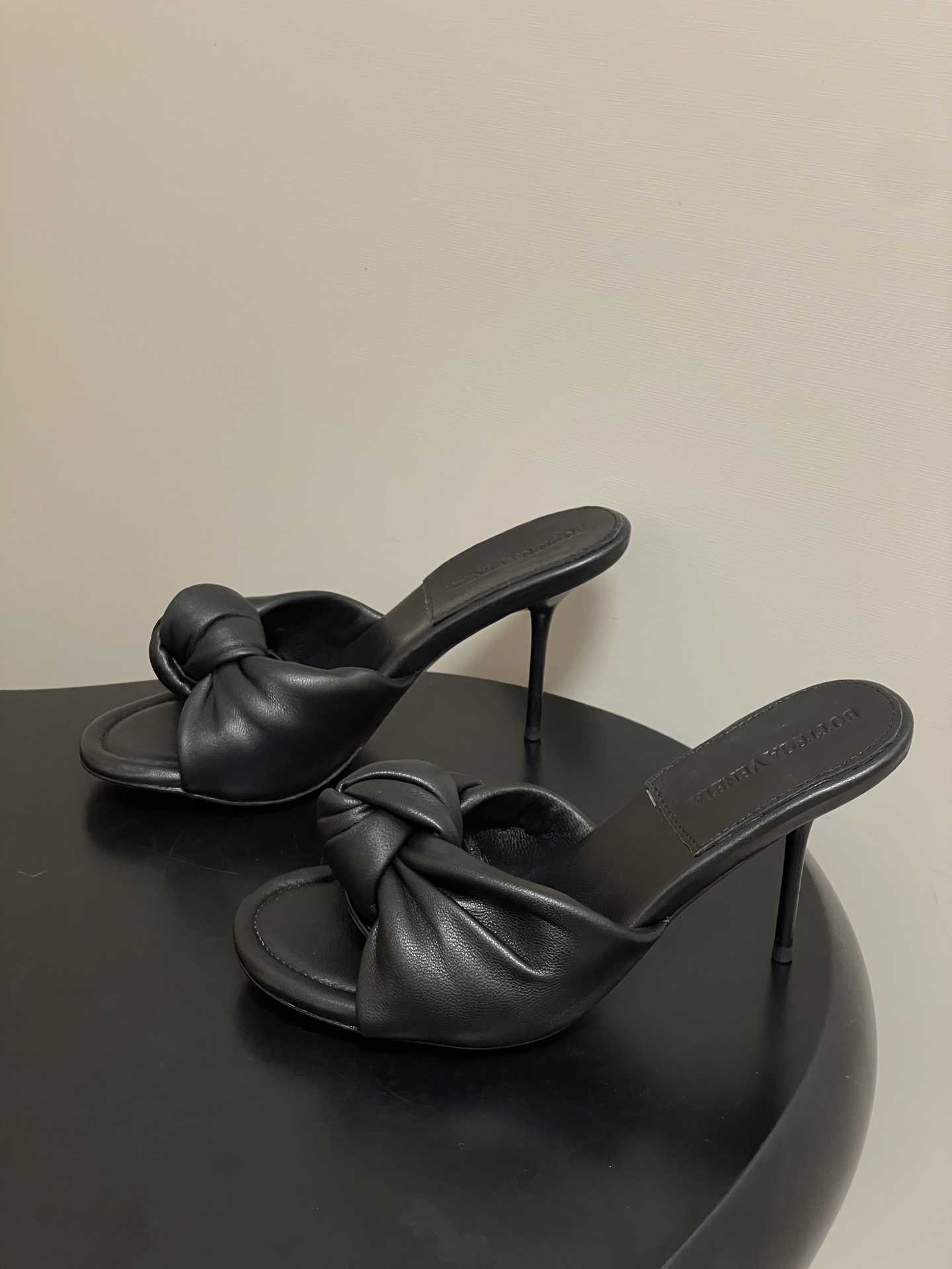 顶级品质BOTTEGA VENETA 葆蝶家 2026夏季新款 BV Cherry打结穆勒拖鞋系列细高跟