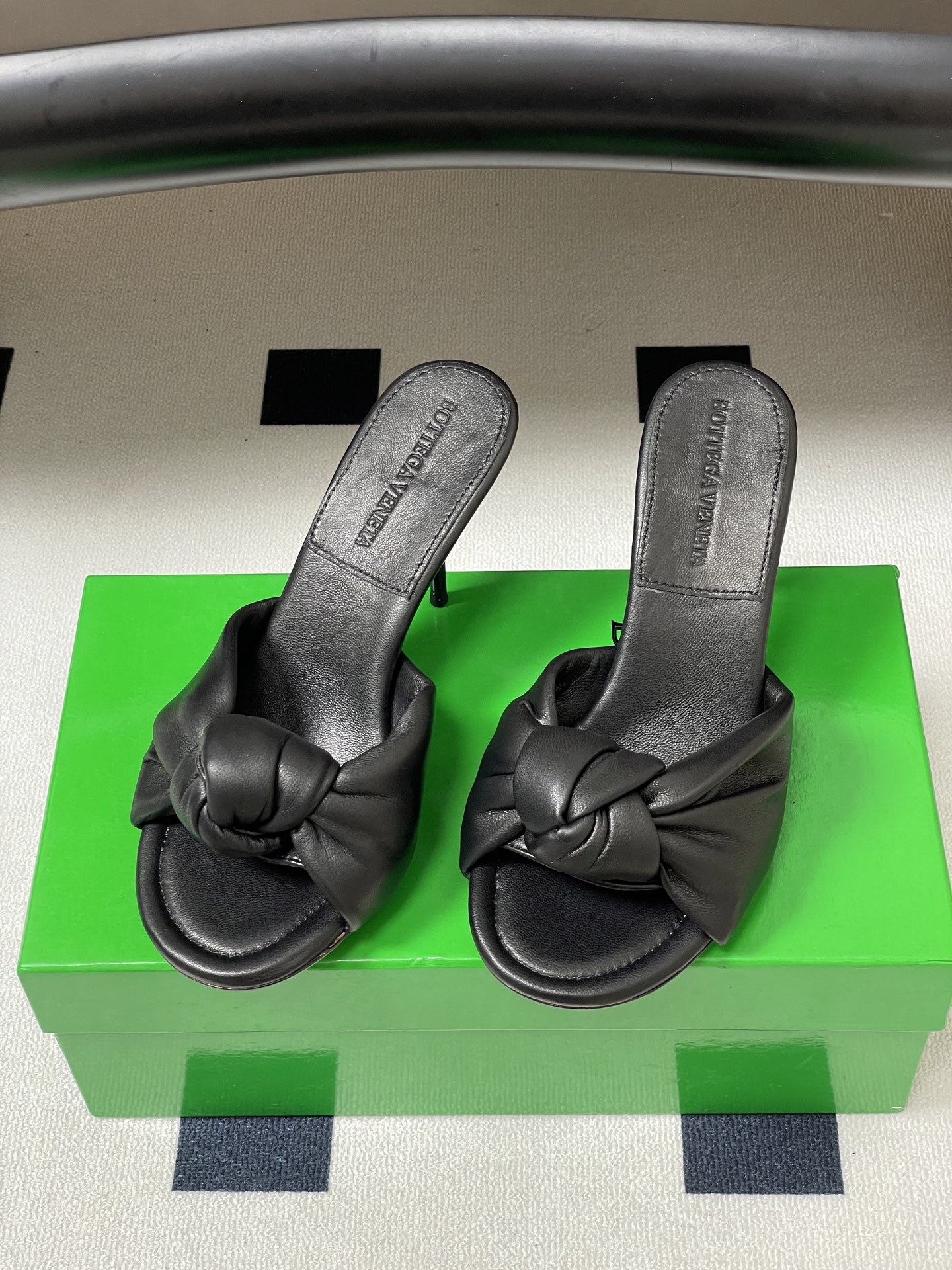 顶级品质BOTTEGA VENETA 葆蝶家 2026夏季新款 BV Cherry打结穆勒拖鞋系列细高跟