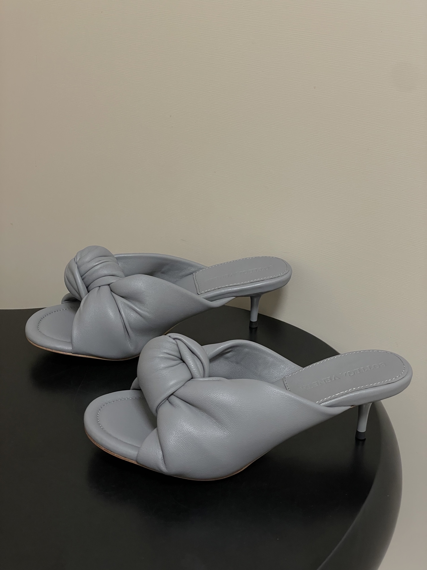 顶级品质BOTTEGA VENETA 葆蝶家 2026夏季新款 BV Cherry打结穆勒拖鞋系列细高跟