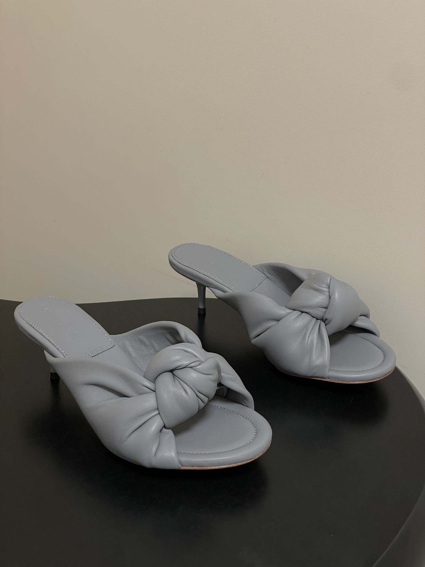 顶级品质BOTTEGA VENETA 葆蝶家 2026夏季新款 BV Cherry打结穆勒拖鞋系列细高跟