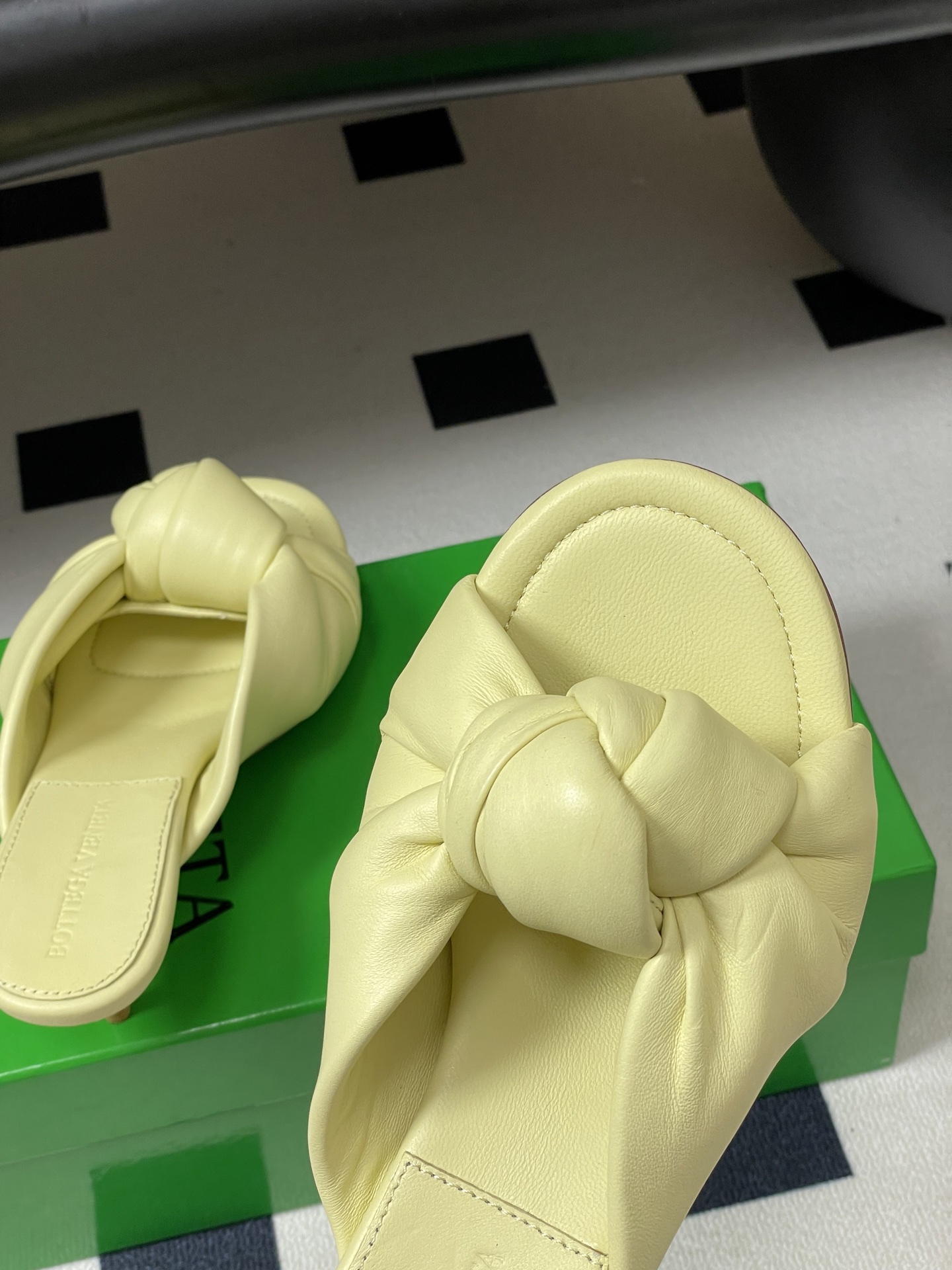 顶级品质BOTTEGA VENETA 葆蝶家 2026夏季新款 BV Cherry打结穆勒拖鞋系列细高跟