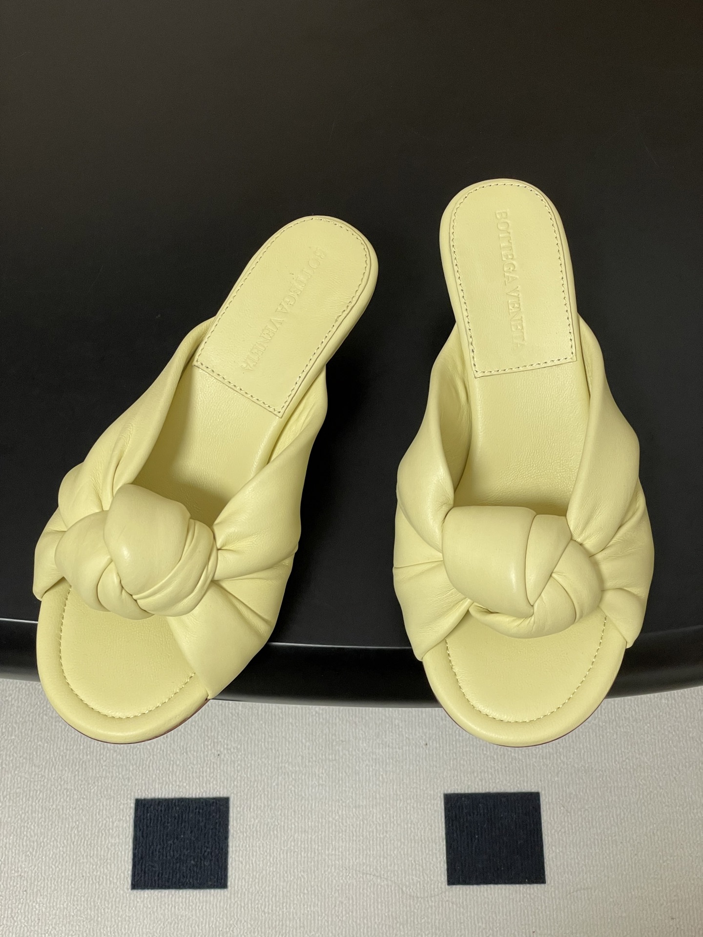 顶级品质BOTTEGA VENETA 葆蝶家 2026夏季新款 BV Cherry打结穆勒拖鞋系列细高跟