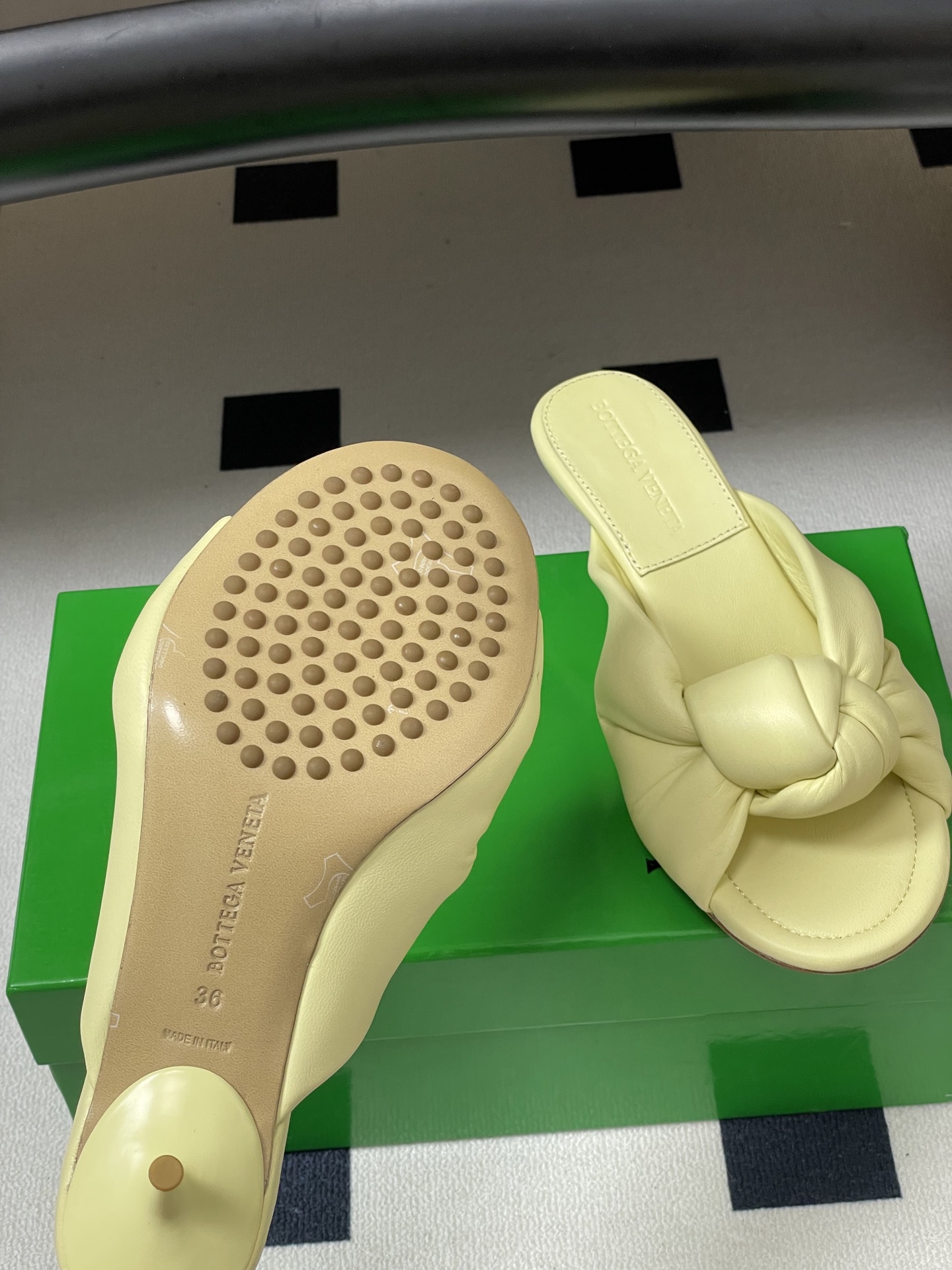 顶级品质BOTTEGA VENETA 葆蝶家 2026夏季新款 BV Cherry打结穆勒拖鞋系列细高跟