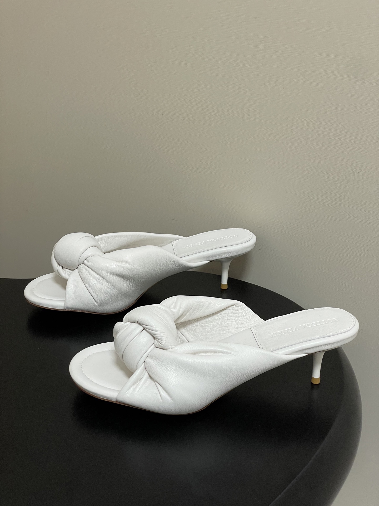 顶级品质BOTTEGA VENETA 葆蝶家 2026夏季新款 BV Cherry打结穆勒拖鞋系列细高跟