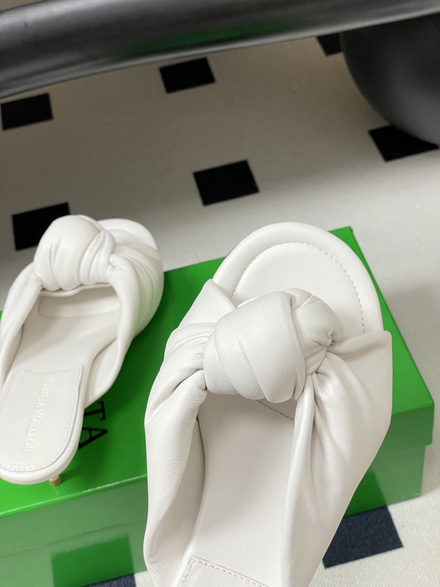 顶级品质BOTTEGA VENETA 葆蝶家 2026夏季新款 BV Cherry打结穆勒拖鞋系列细高跟