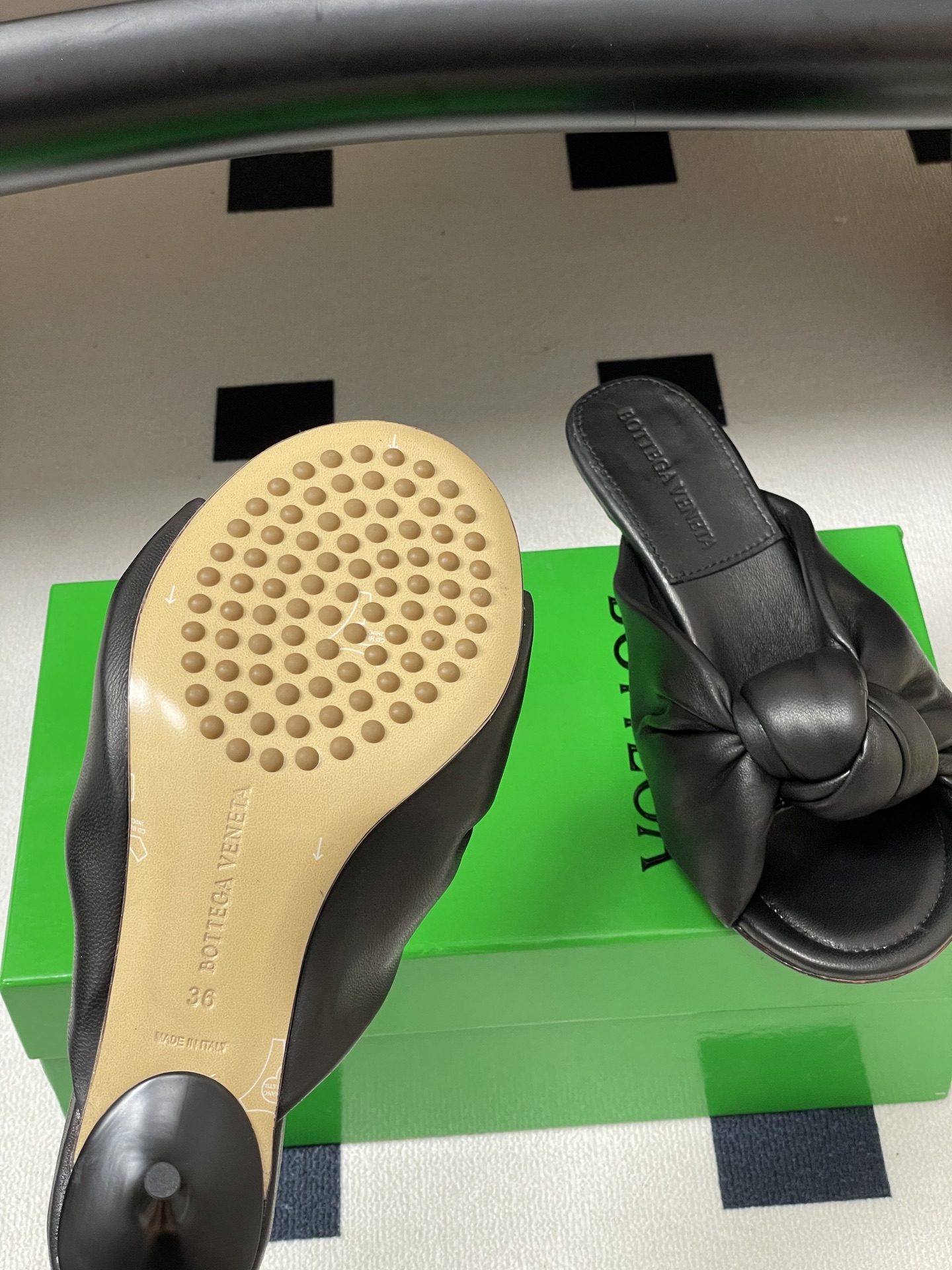 顶级品质BOTTEGA VENETA 葆蝶家 2026夏季新款 BV Cherry打结穆勒拖鞋系列细高跟