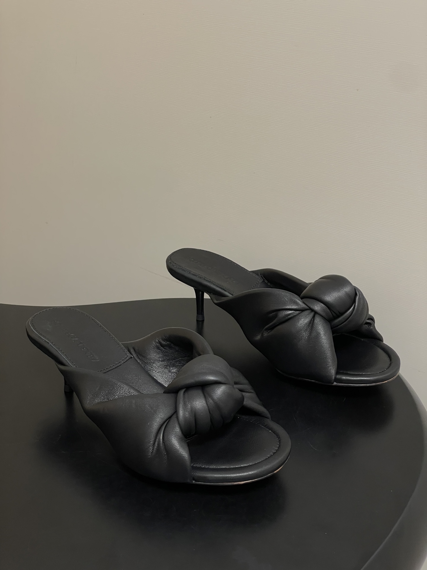 顶级品质BOTTEGA VENETA 葆蝶家 2026夏季新款 BV Cherry打结穆勒拖鞋系列细高跟