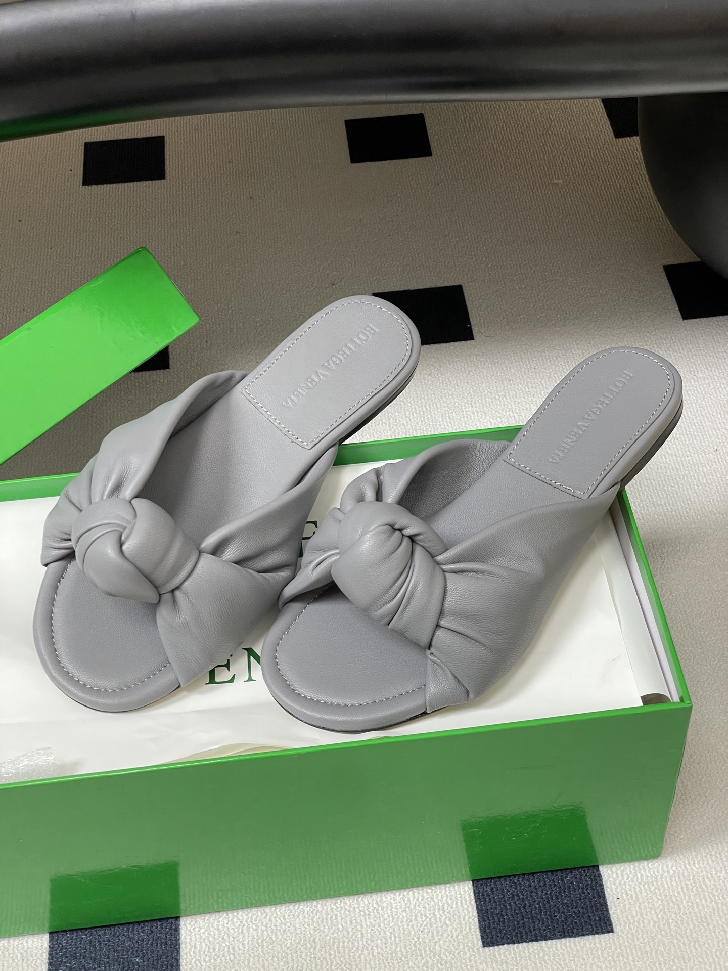 顶级品质BOTTEGA VENETA 葆蝶家 2026夏季新款 BV Cherry打结穆勒拖鞋系列细高跟