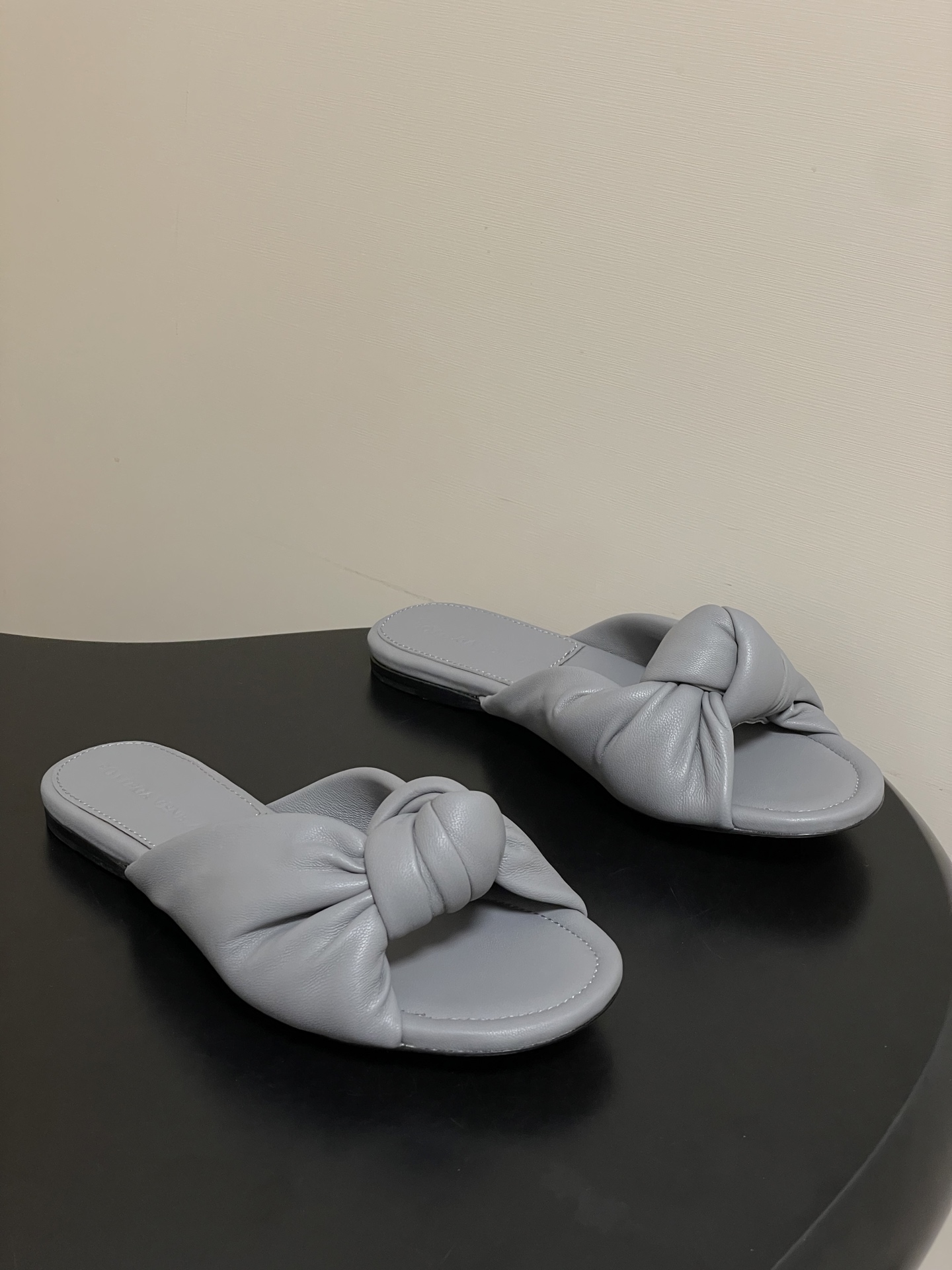 顶级品质BOTTEGA VENETA 葆蝶家 2026夏季新款 BV Cherry打结穆勒拖鞋系列细高跟