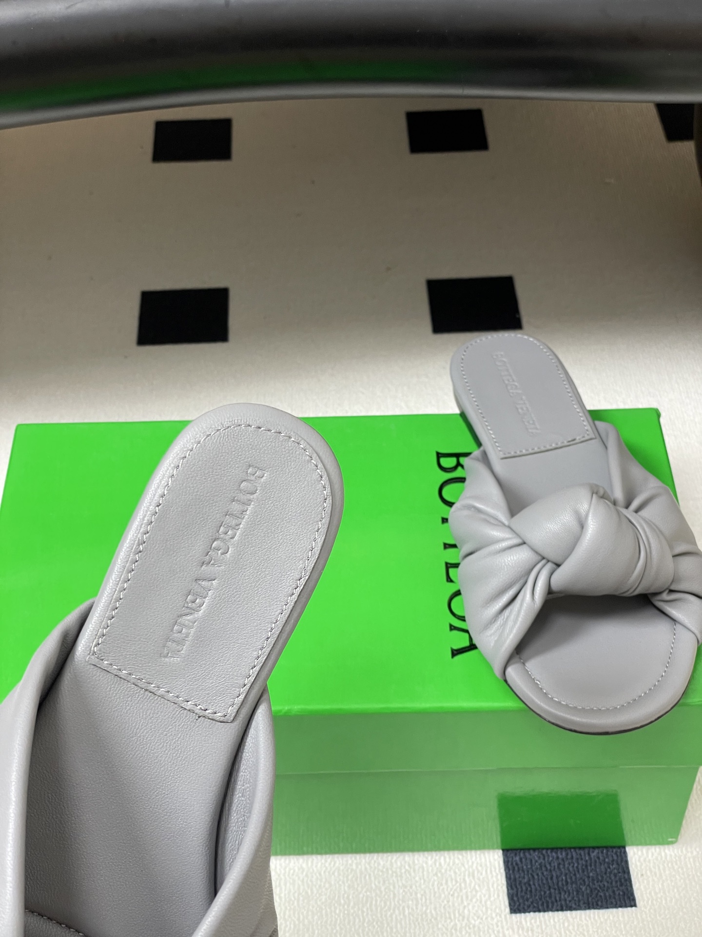 顶级品质BOTTEGA VENETA 葆蝶家 2026夏季新款 BV Cherry打结穆勒拖鞋系列细高跟