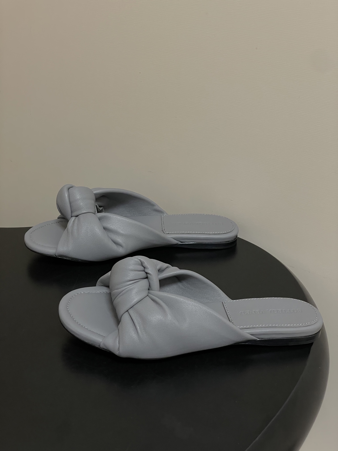 顶级品质BOTTEGA VENETA 葆蝶家 2026夏季新款 BV Cherry打结穆勒拖鞋系列细高跟
