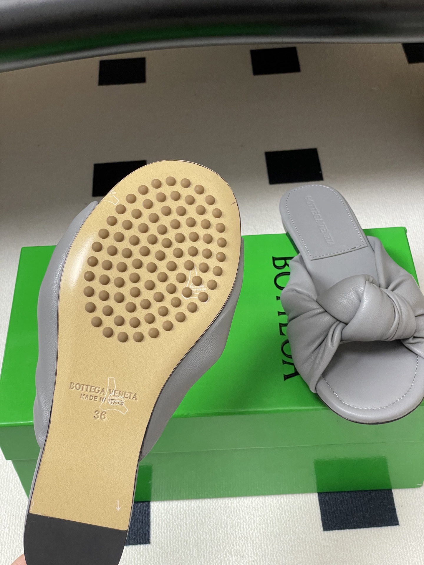 顶级品质BOTTEGA VENETA 葆蝶家 2026夏季新款 BV Cherry打结穆勒拖鞋系列细高跟